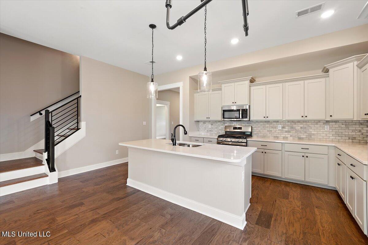 7548 Thomas Riley Street Property Photo 11