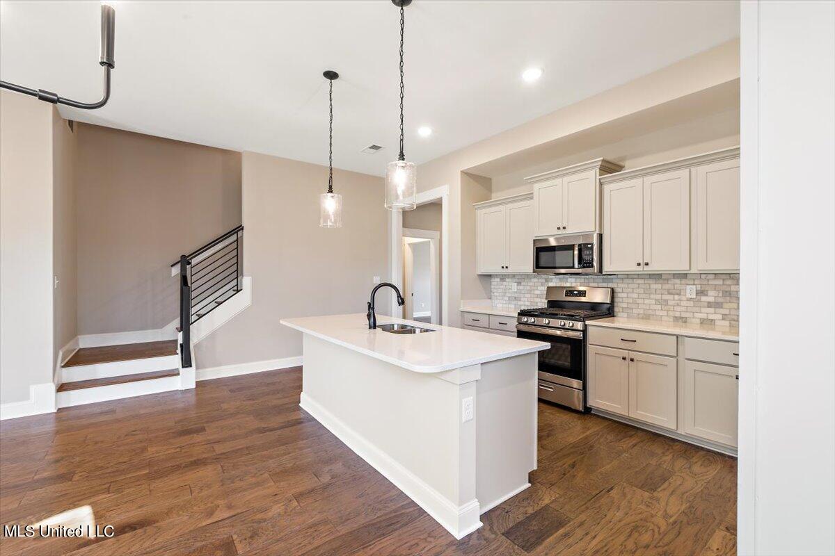 7548 Thomas Riley Street Property Photo 12