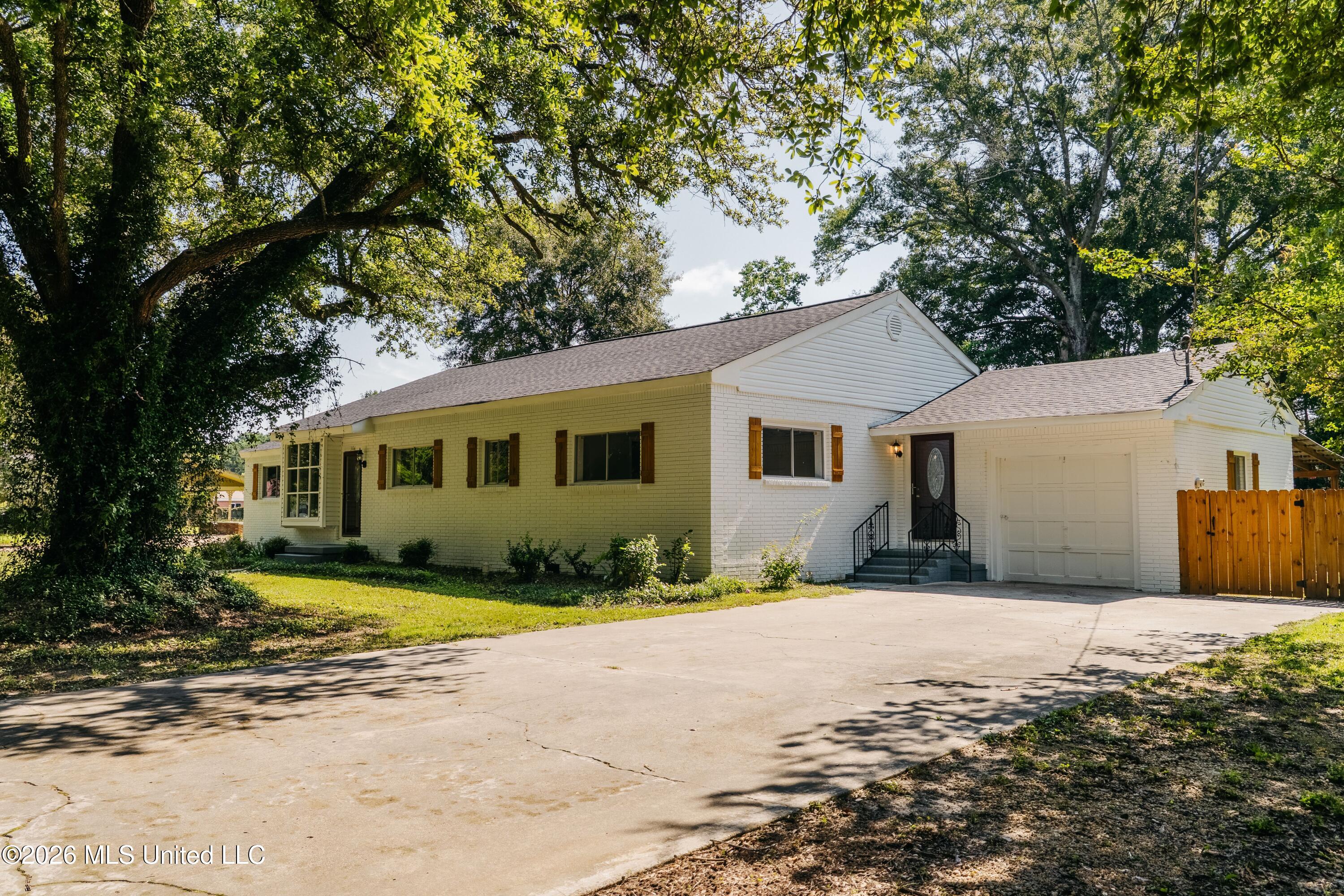 304 Spring Street Property Photo 1