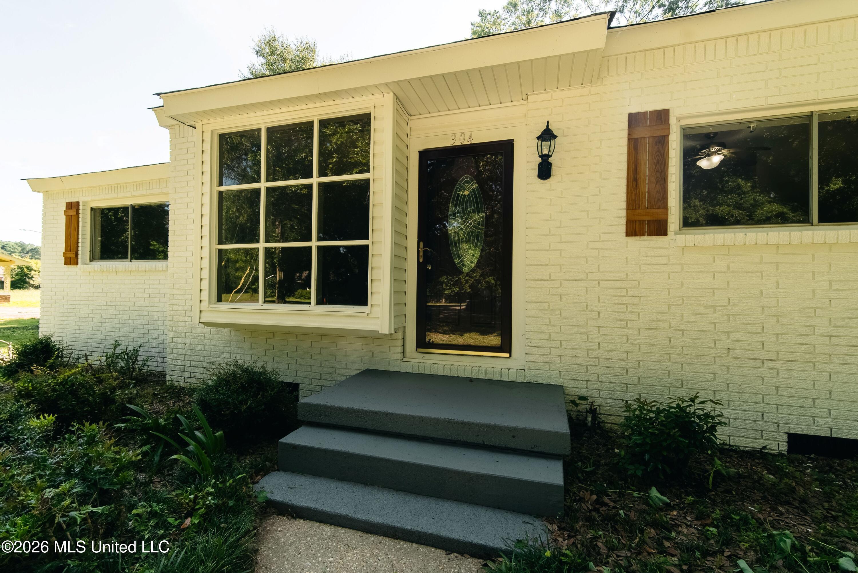 304 Spring Street Property Photo 4