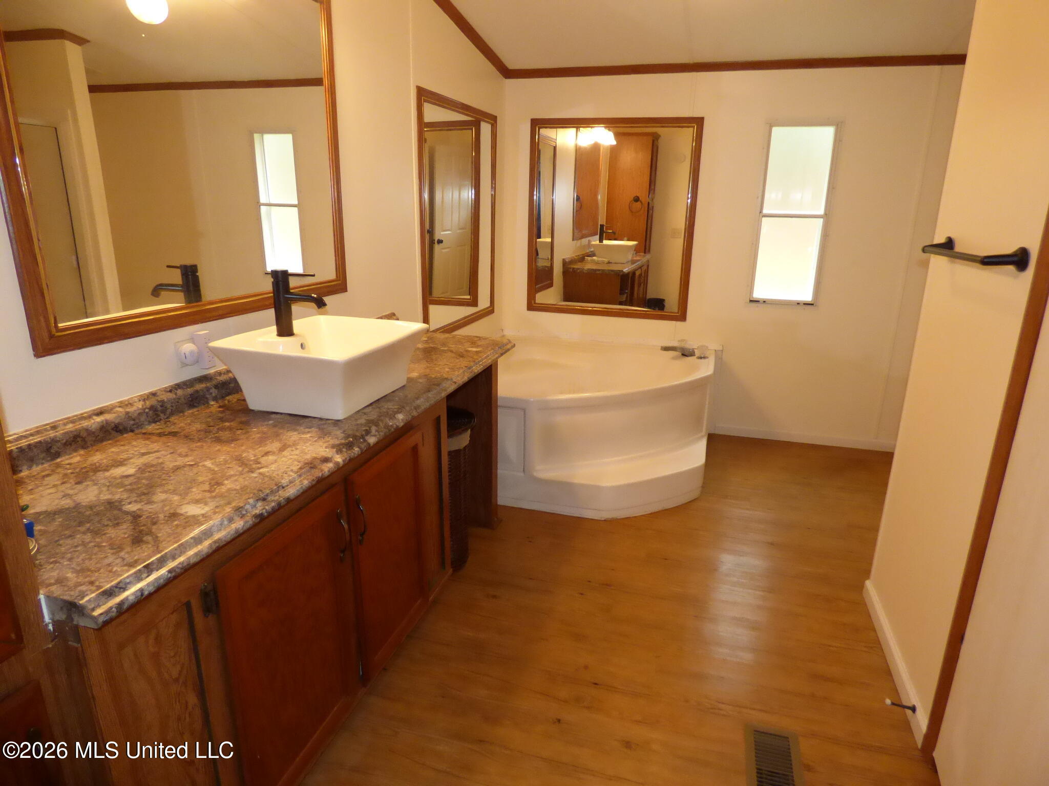 912 Old Highway 51 Property Photo 9