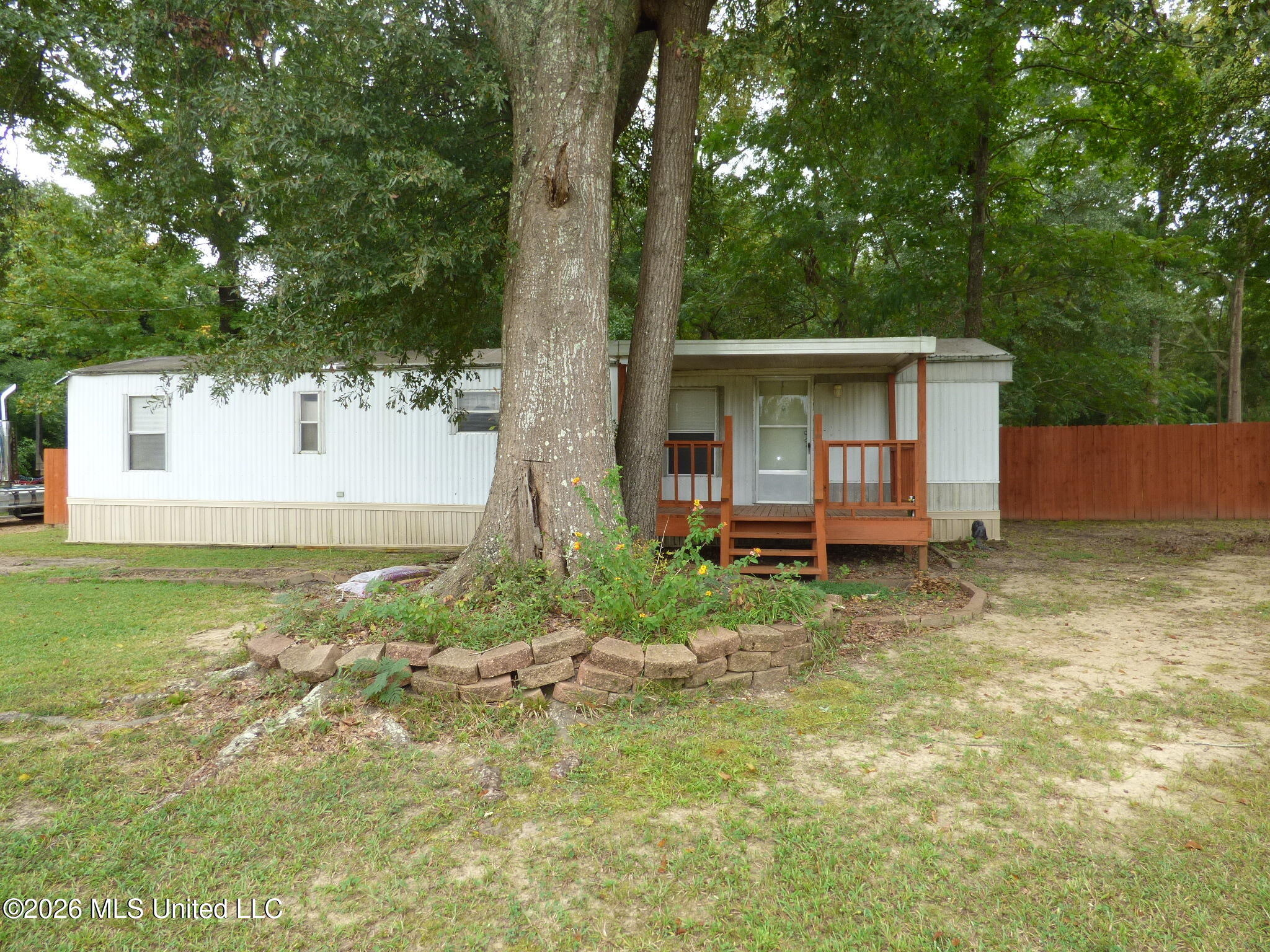 916 Old Highway 51 Property Photo 1