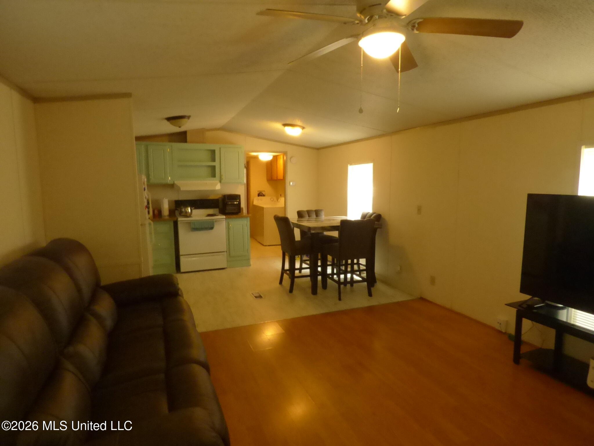 916 Old Highway 51 Property Photo 3