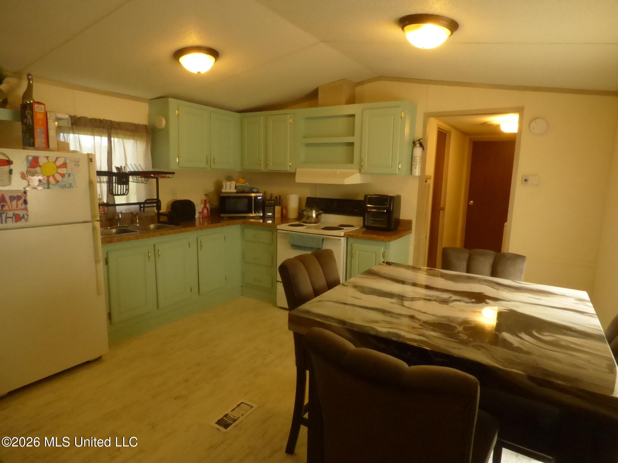 916 Old Highway 51 Property Photo 5
