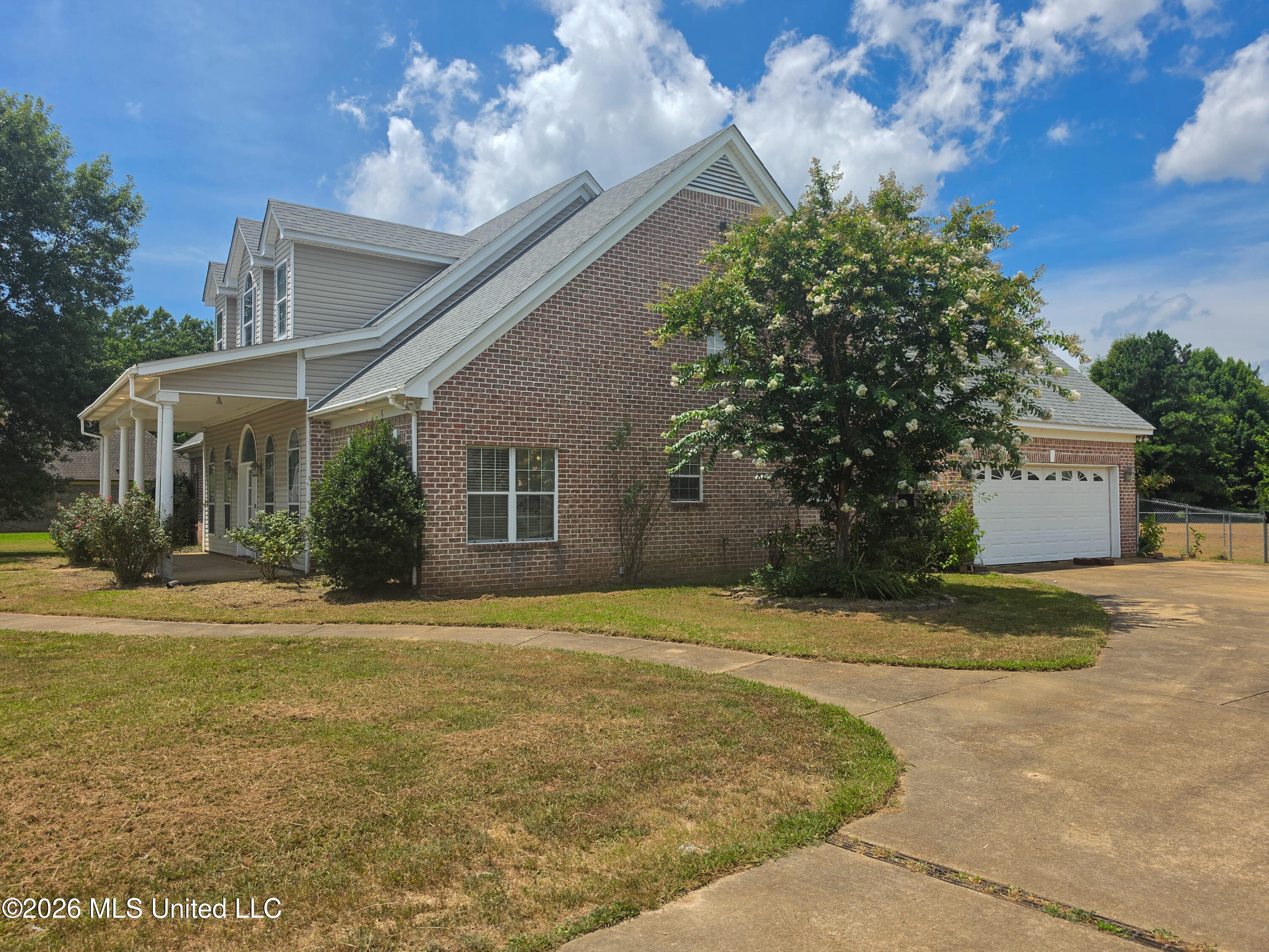 537 Golden Pond Drive Property Photo 7