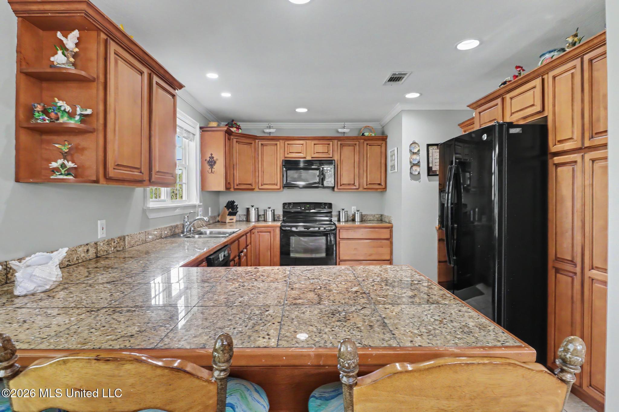 6215 Shawnee Street Property Photo 6