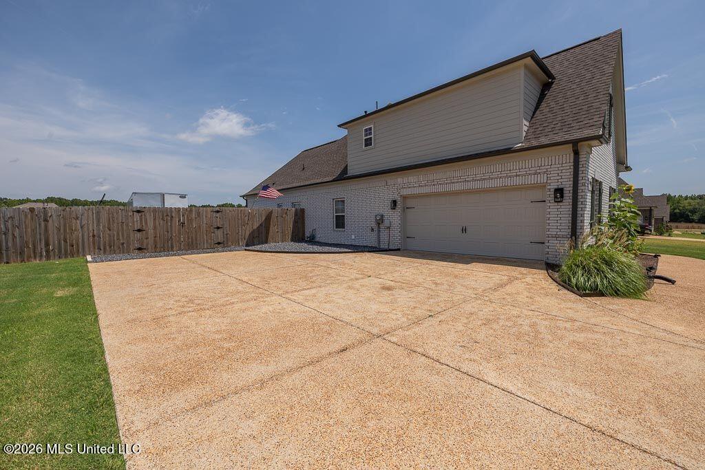 7620 Crosswinds Boulevard Property Photo 2