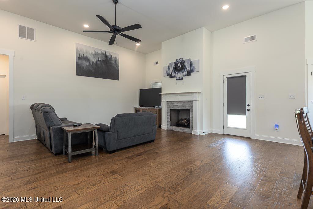 7620 Crosswinds Boulevard Property Photo 5