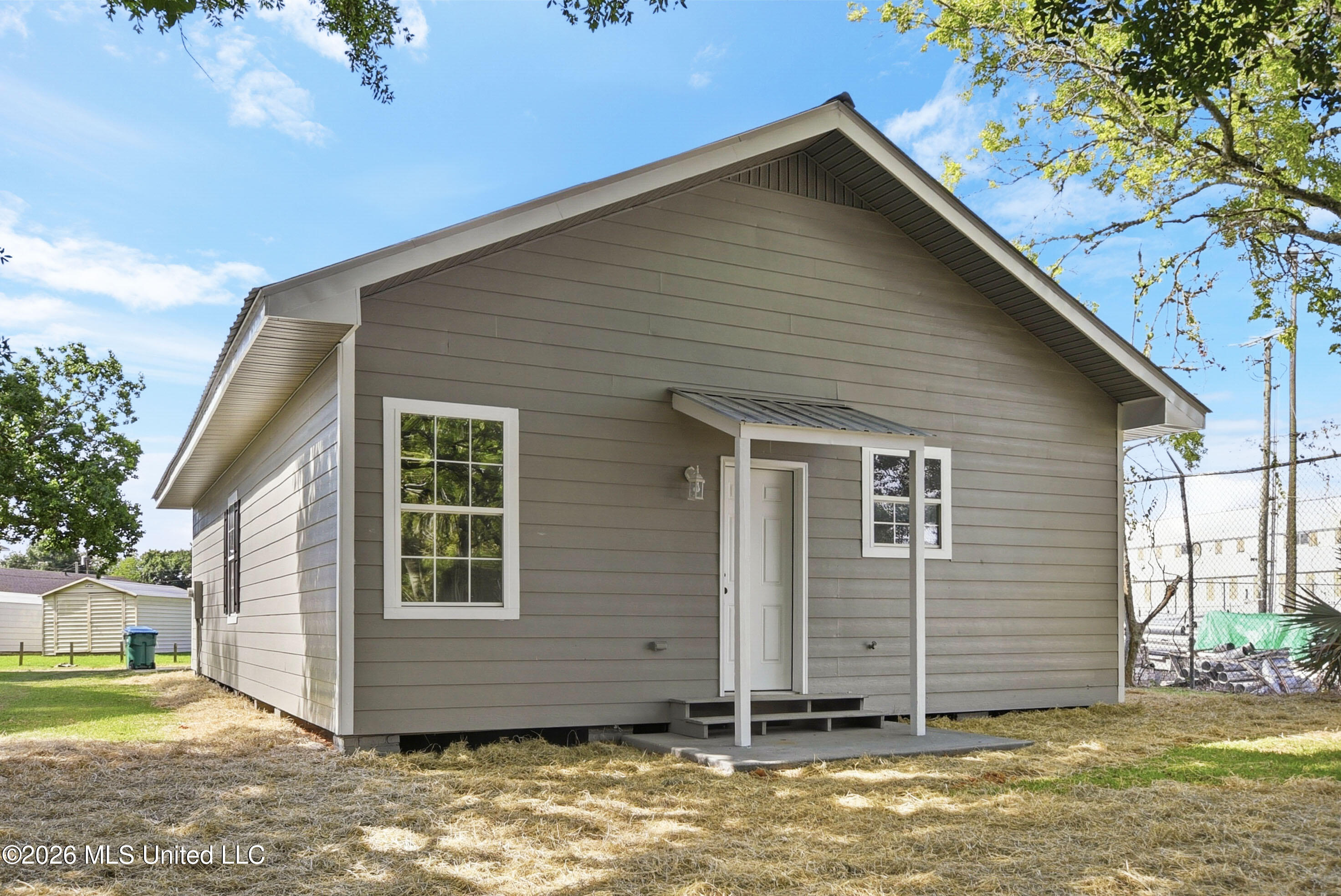 411 Henry Avenue Property Photo 3