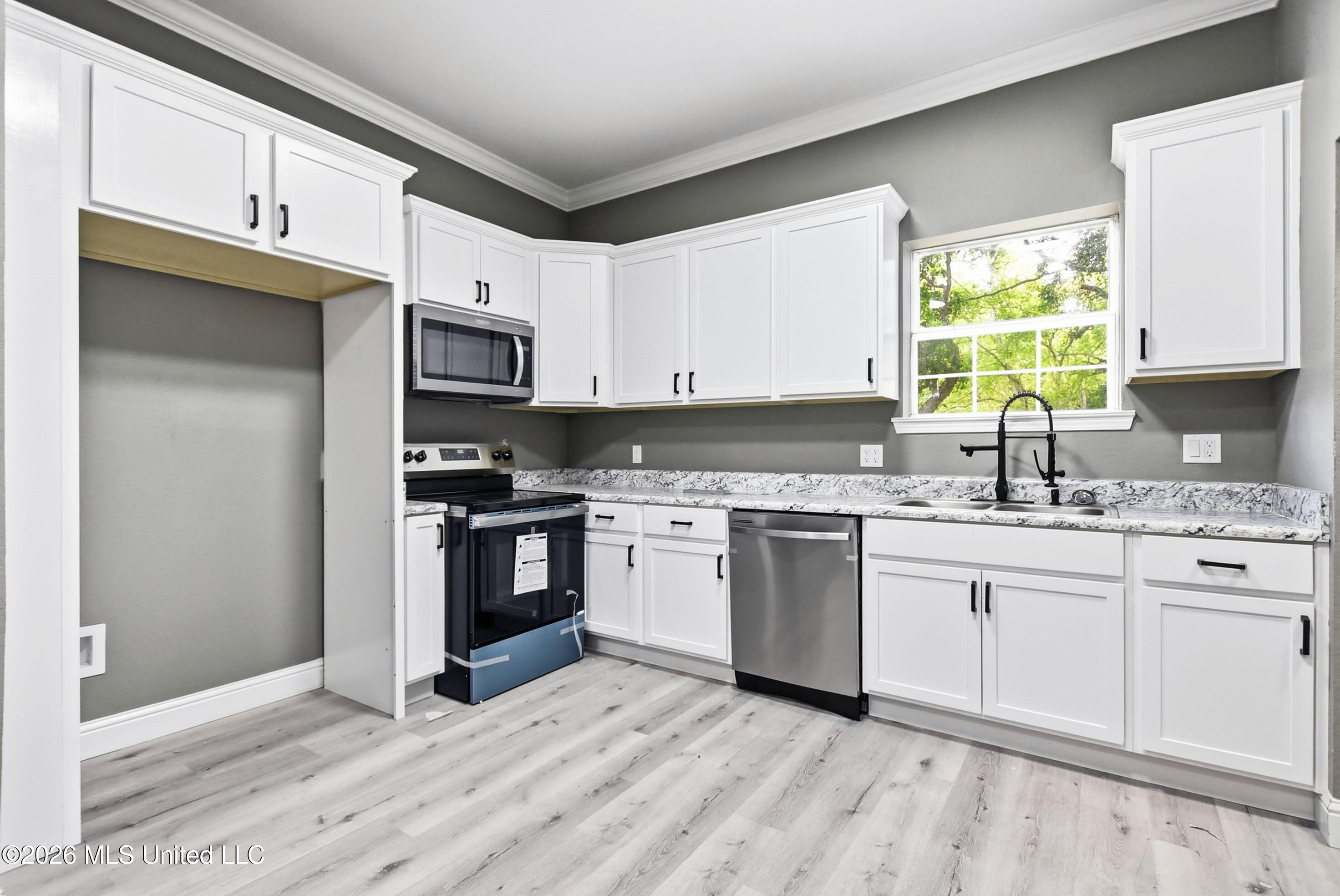 411 Henry Avenue Property Photo 7