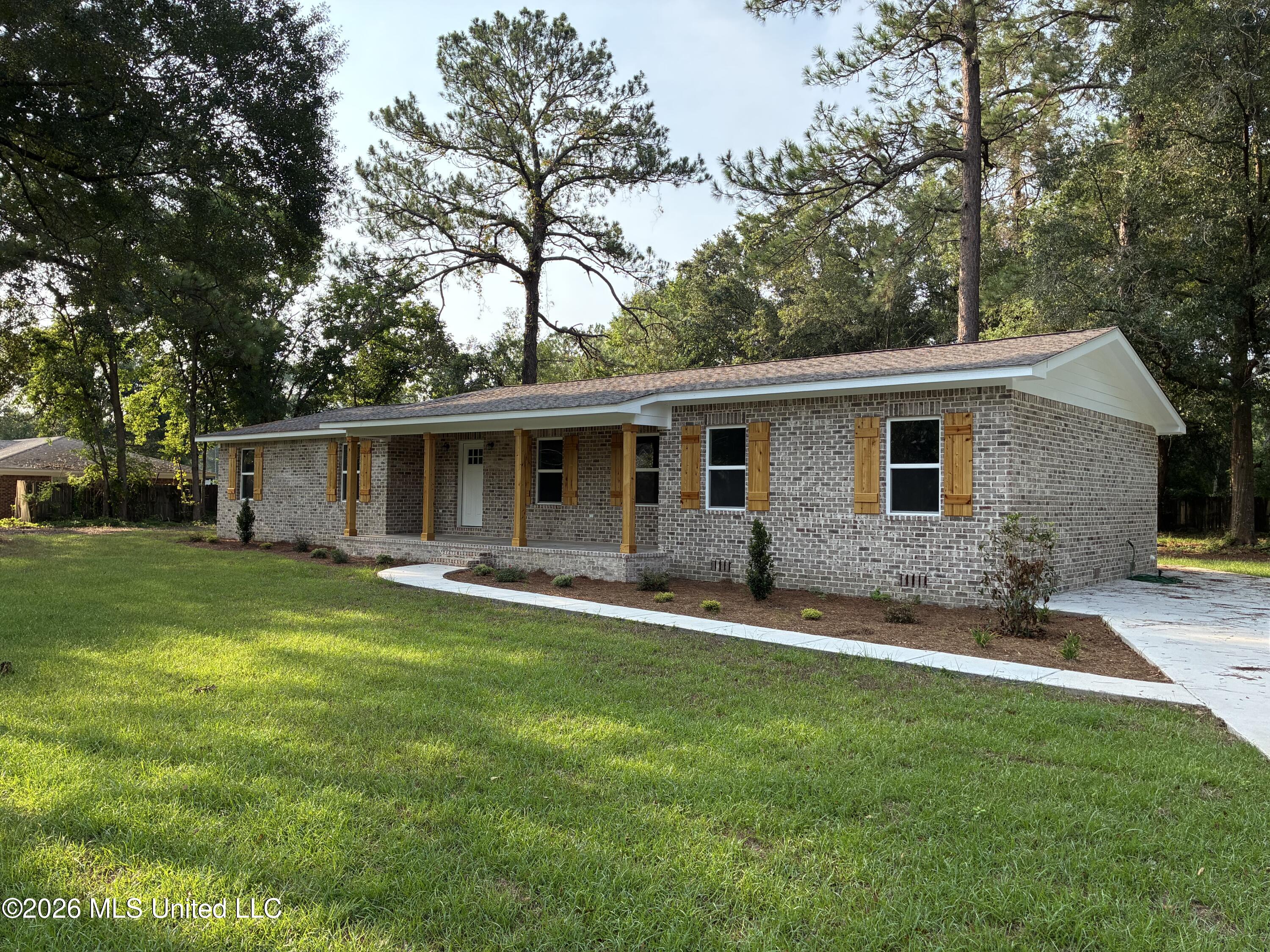 12908 Dixie Hill Drive Property Photo 1