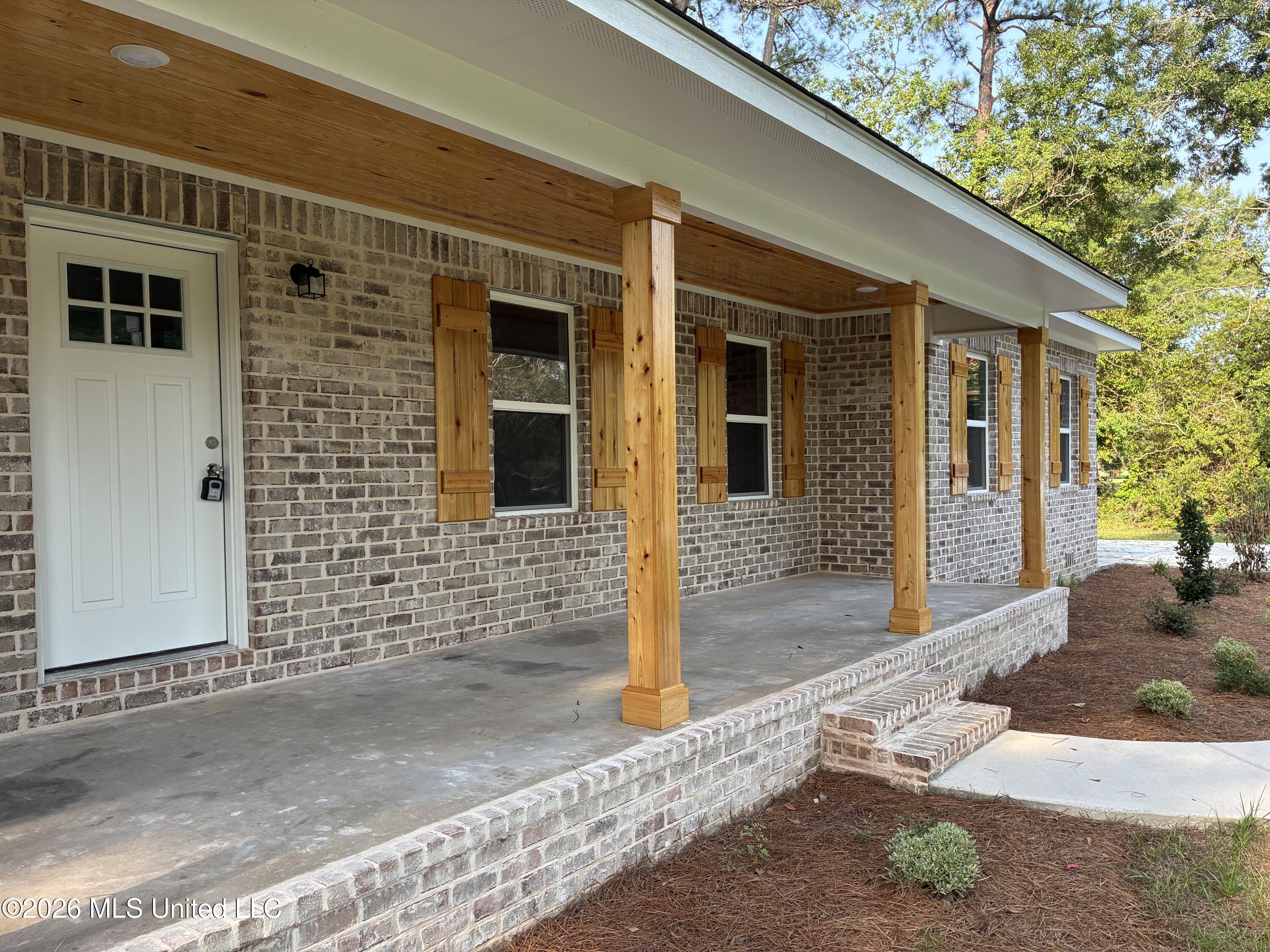 12908 Dixie Hill Drive Property Photo 3