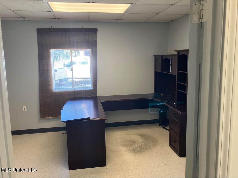 8579 W Oaklawn Road Property Photo 4