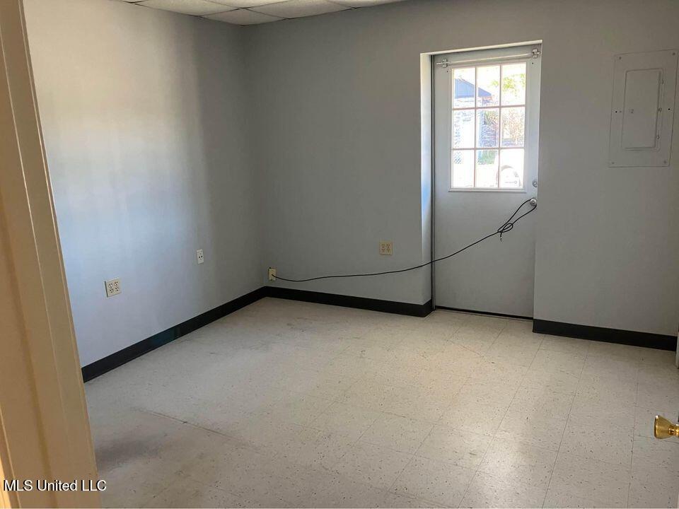 8579 W Oaklawn Road Property Photo 6