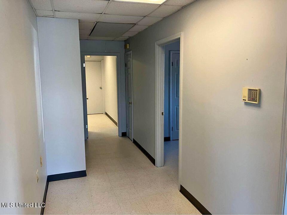8579 W Oaklawn Road Property Photo 10