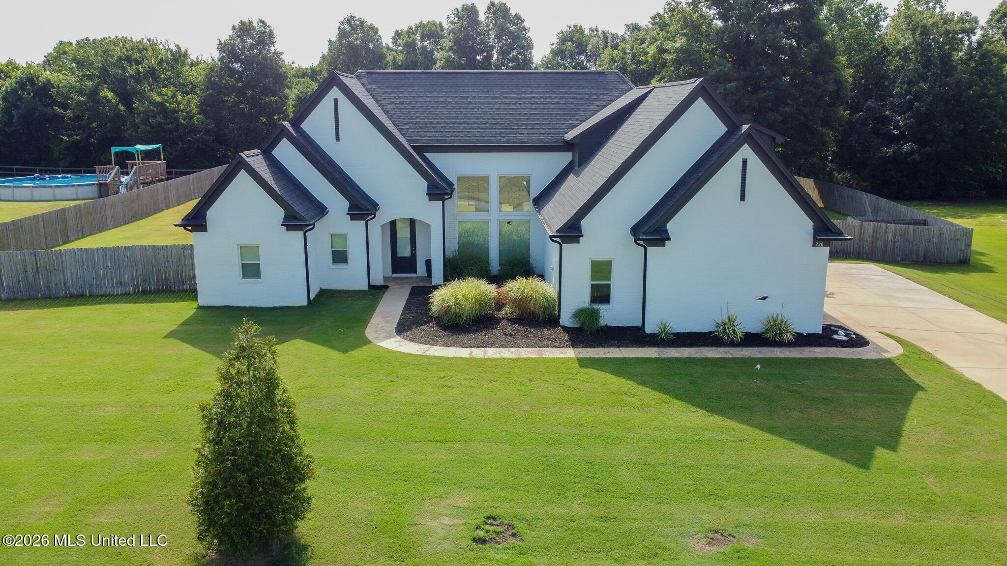 730 Moore Loop Property Photo 1