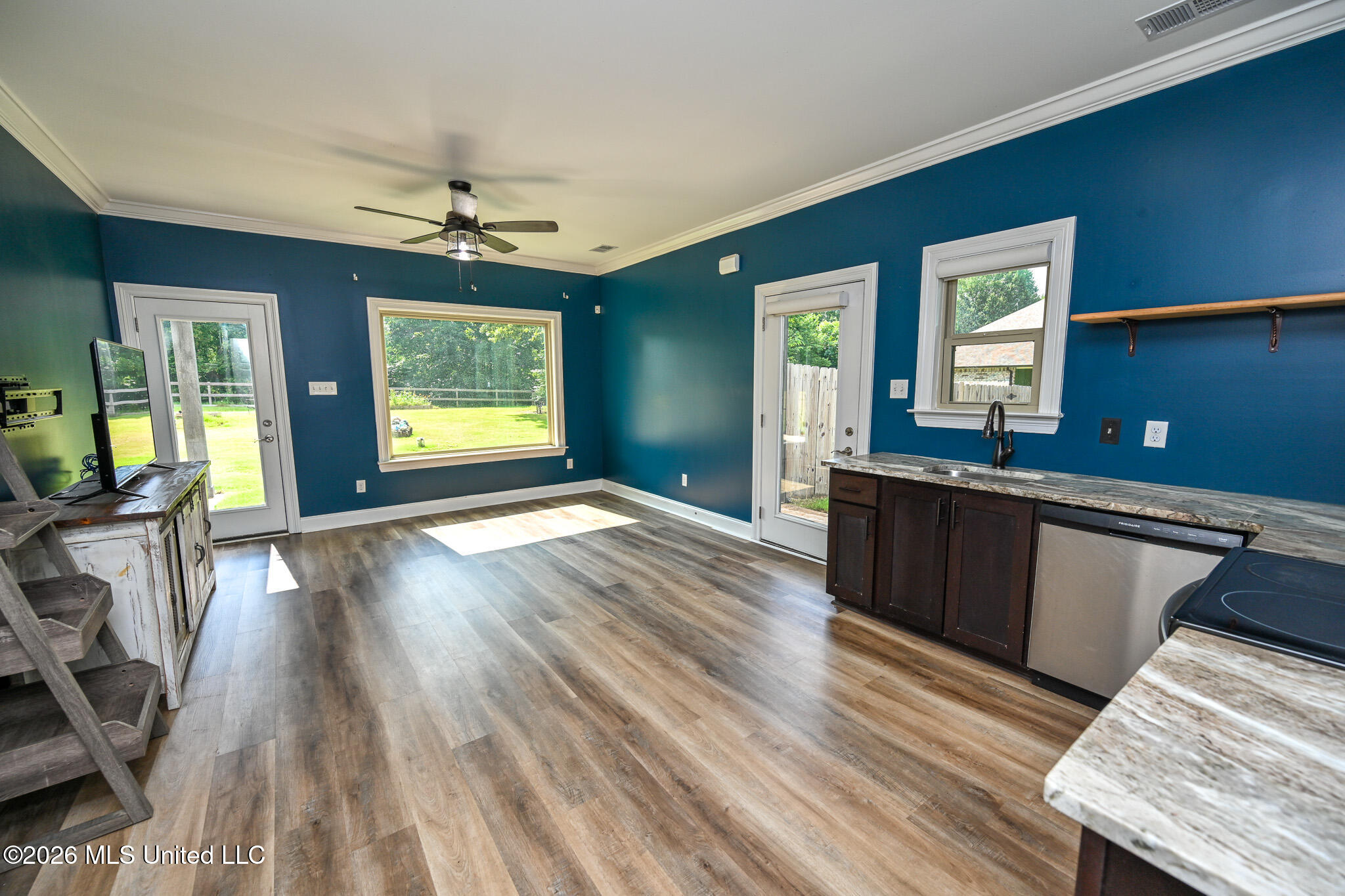730 Moore Loop Property Photo 35
