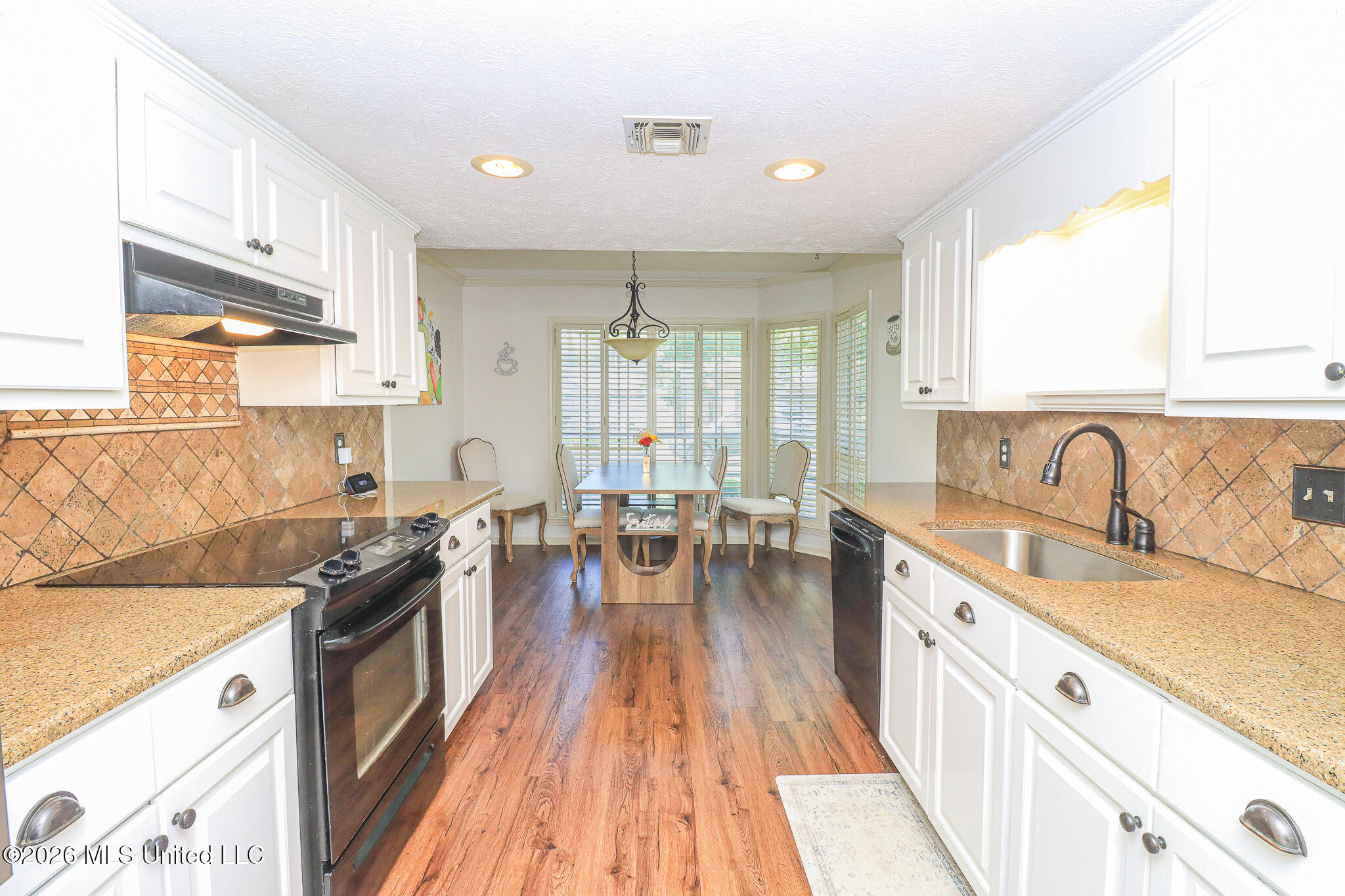 123 Caribbean Cove Property Photo 13