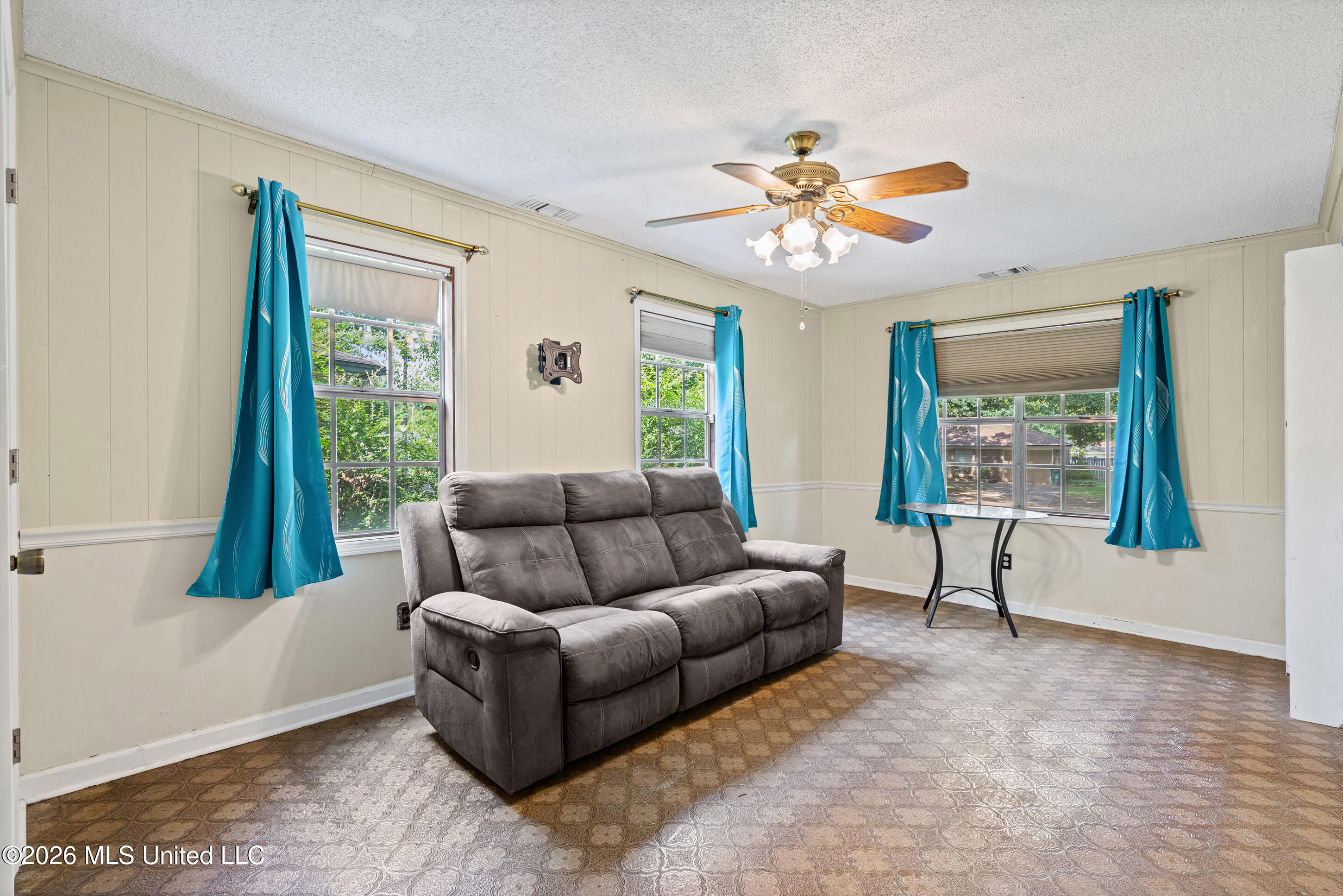 7792 Charleston Drive Property Photo 2