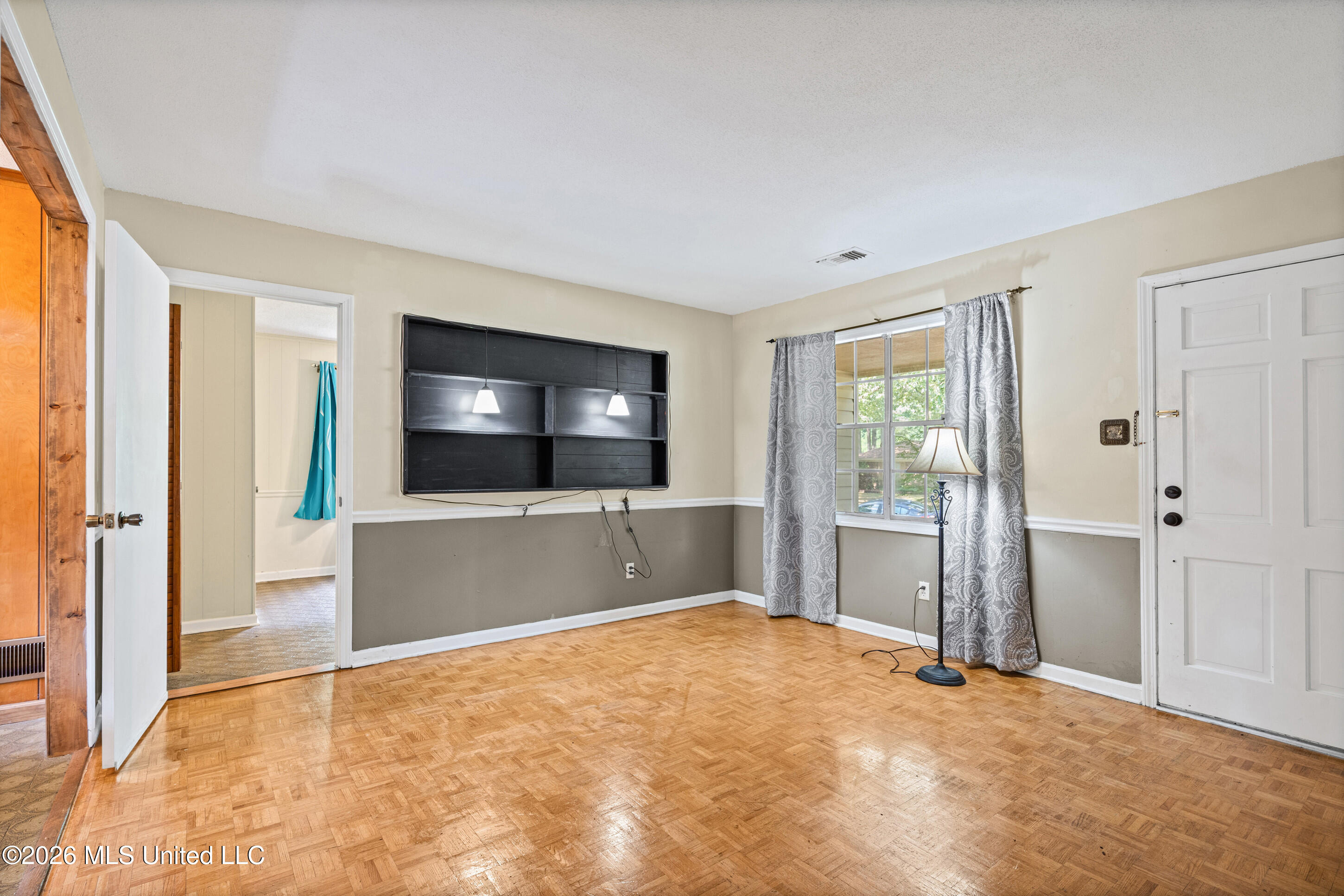 7792 Charleston Drive Property Photo 8