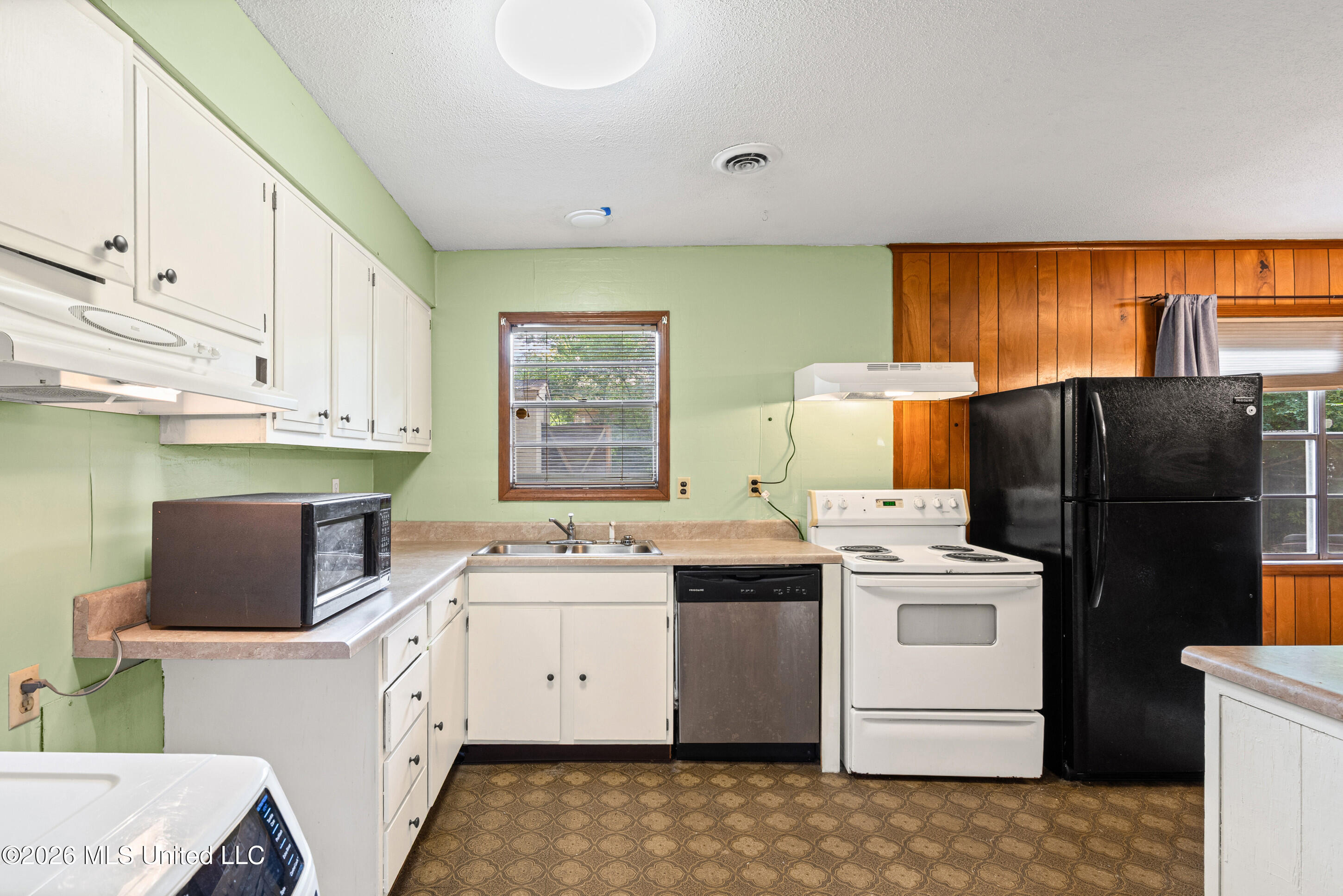 7792 Charleston Drive Property Photo 11