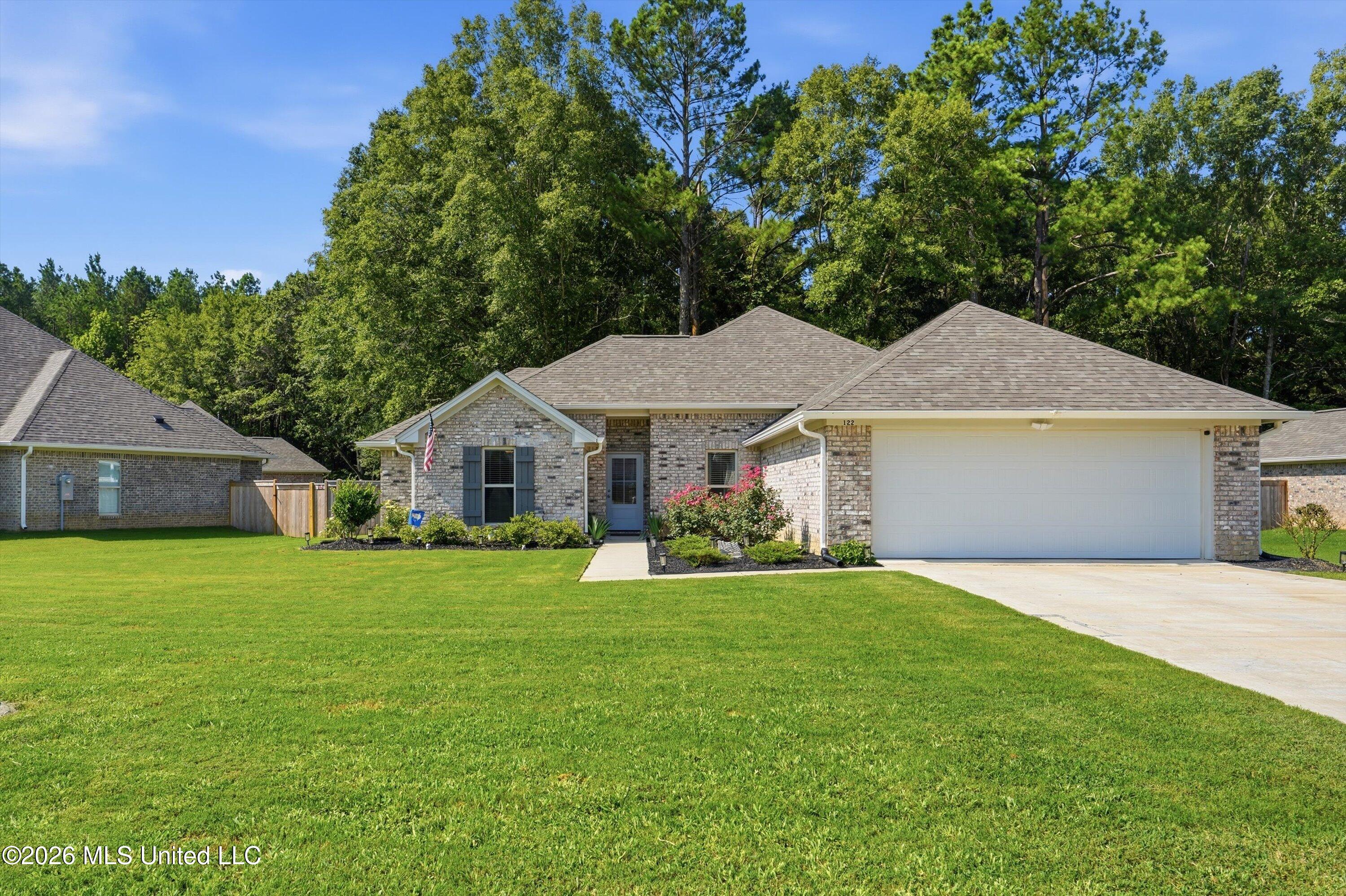 122 Jasmine Cove Drive Property Photo 1