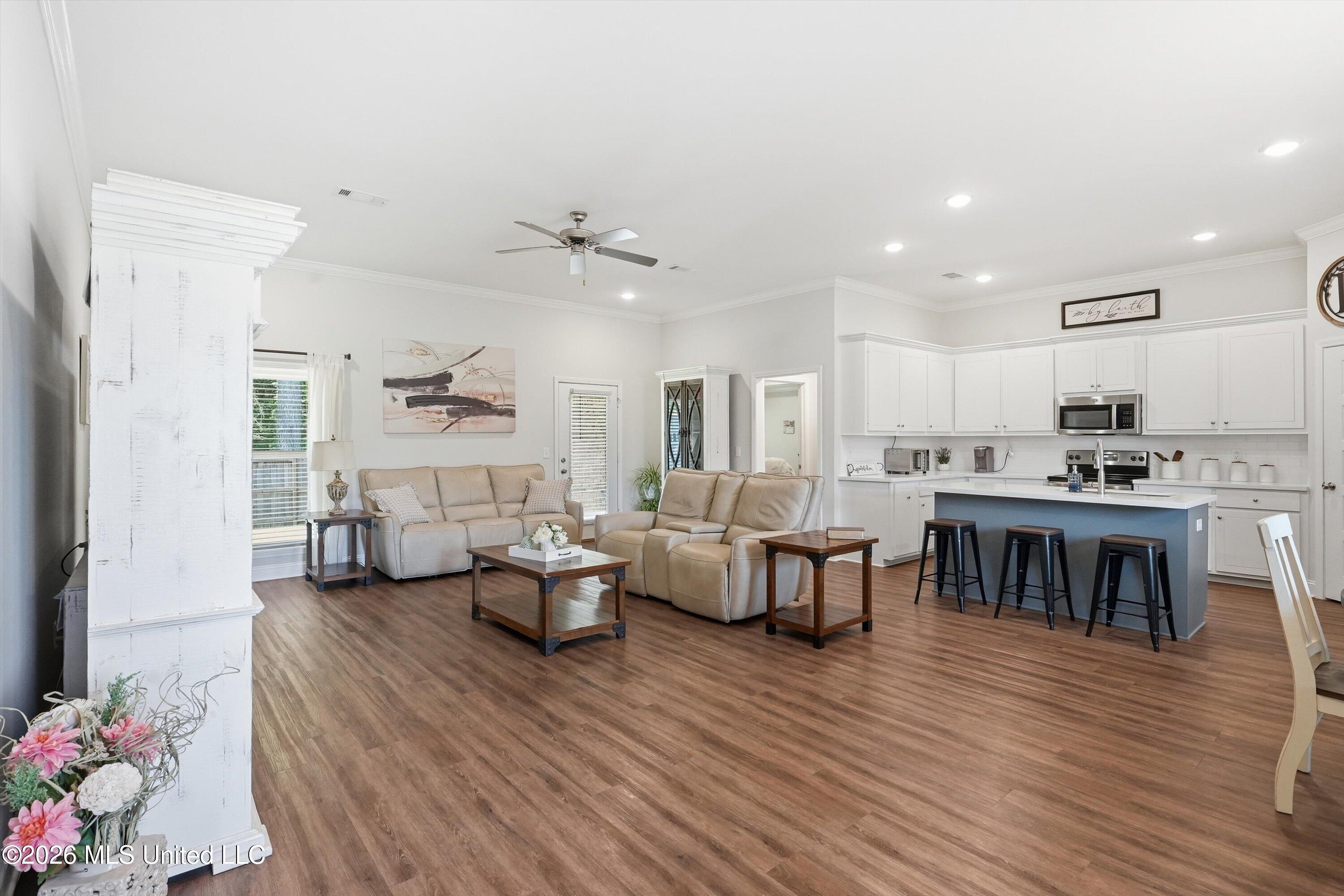 122 Jasmine Cove Drive Property Photo 4