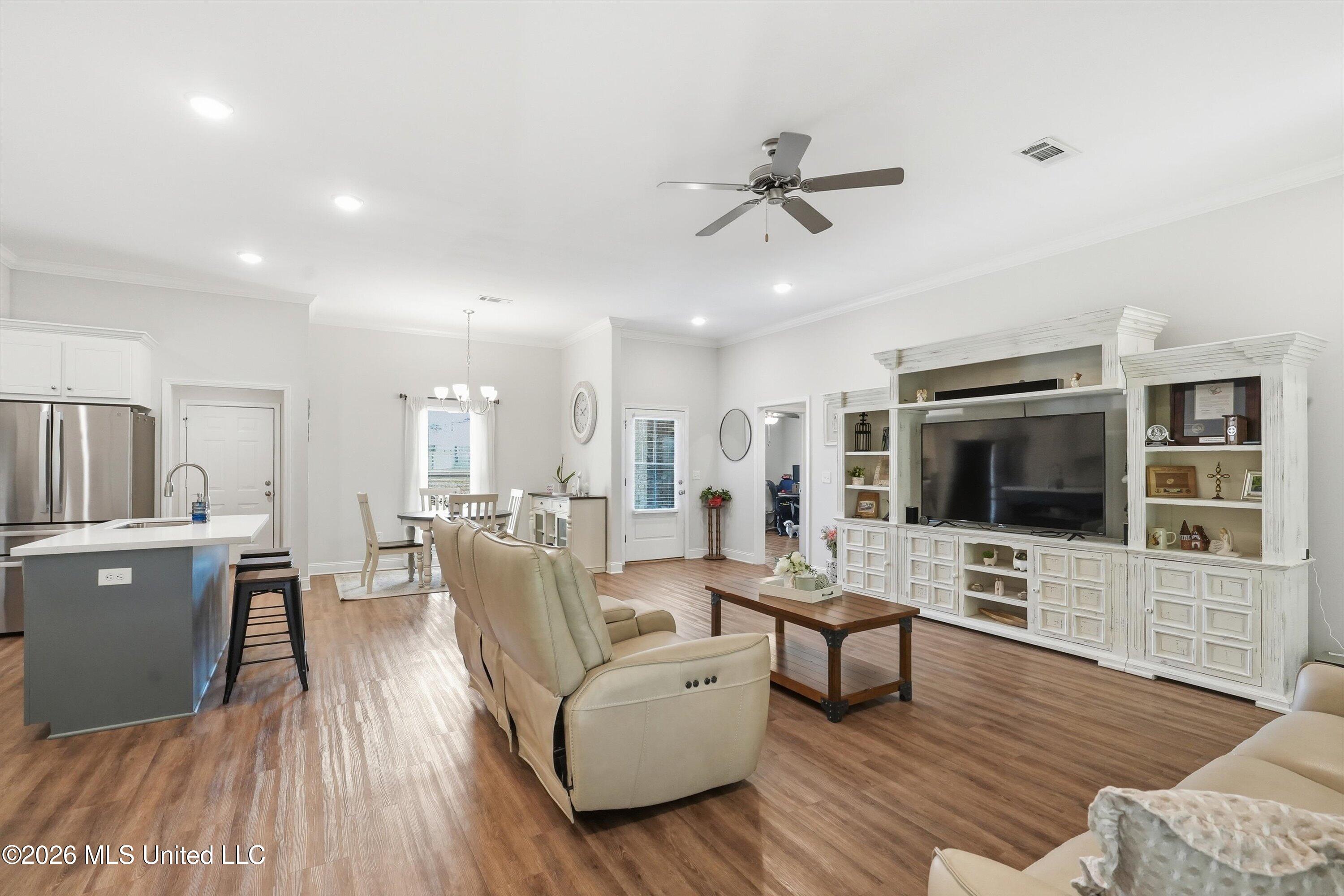 122 Jasmine Cove Drive Property Photo 6