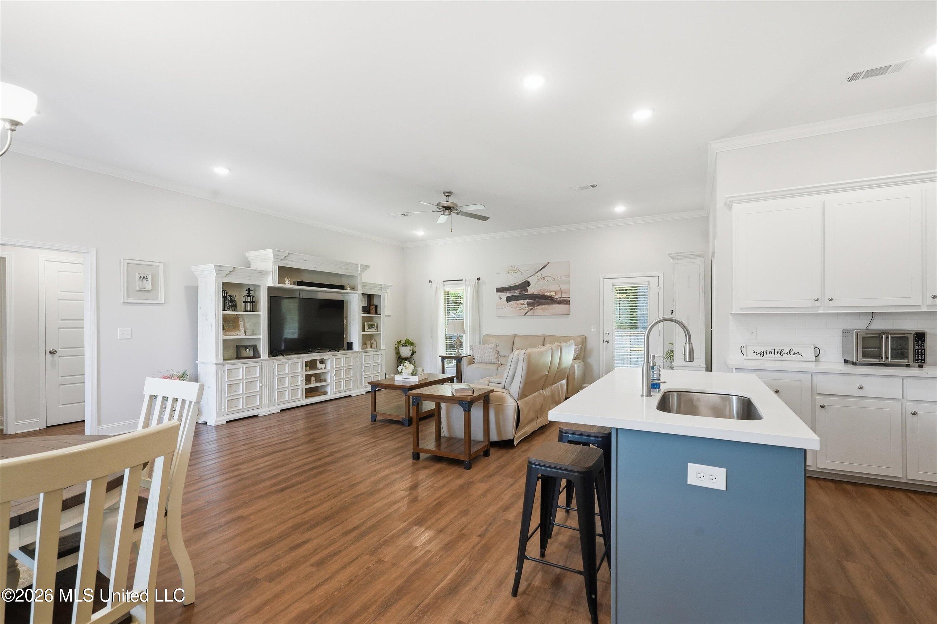 122 Jasmine Cove Drive Property Photo 7