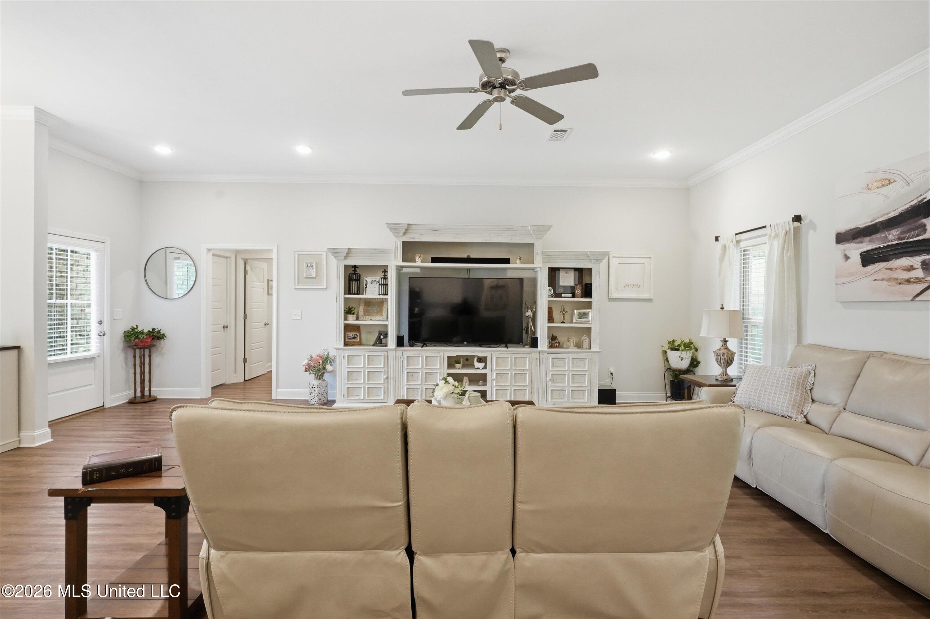122 Jasmine Cove Drive Property Photo 8