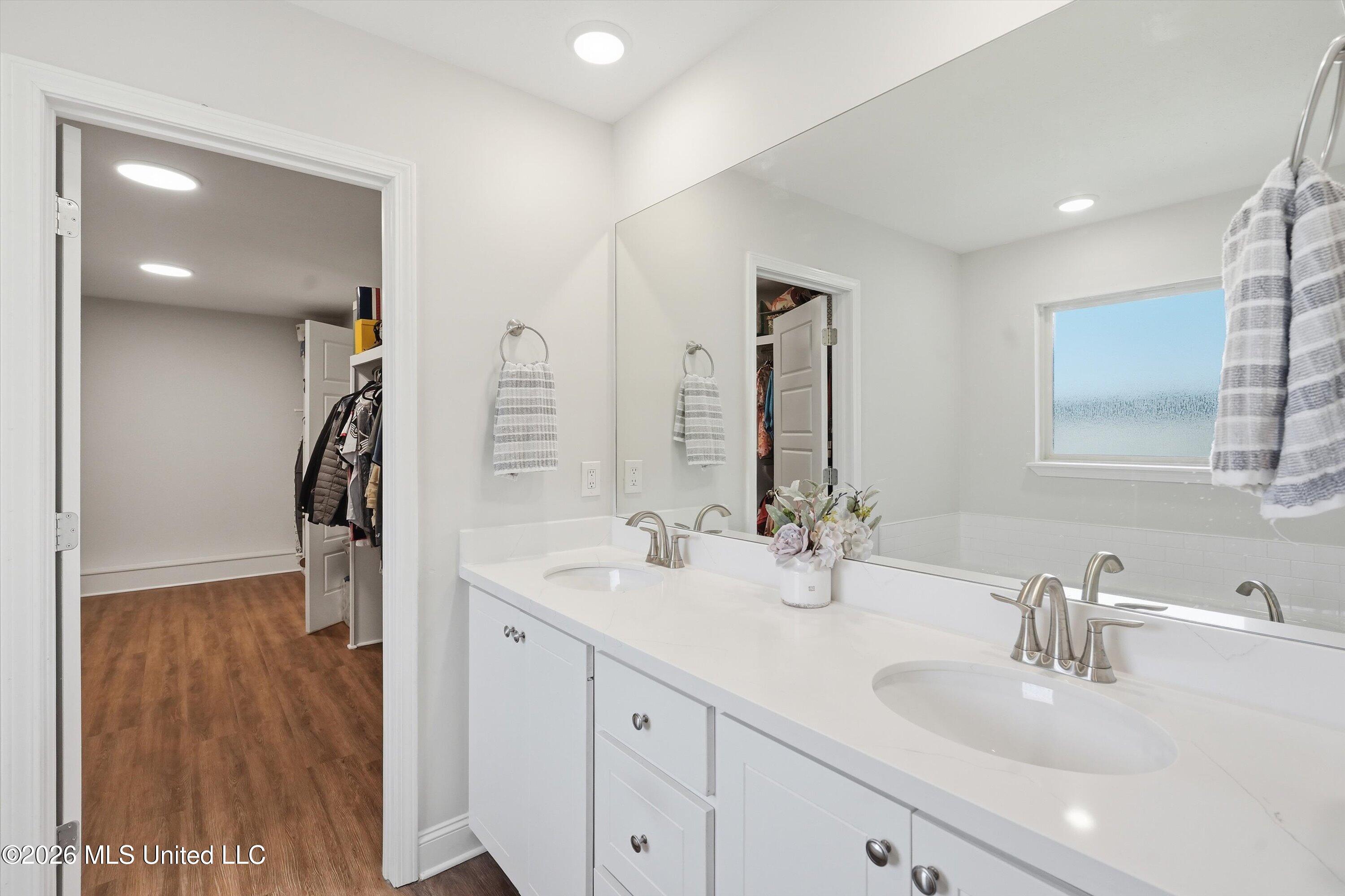 122 Jasmine Cove Drive Property Photo 21