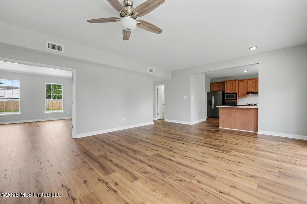 8218 Groveland Road Property Photo 5