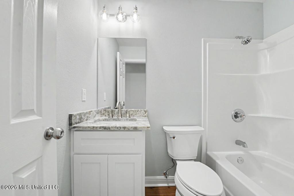 8218 Groveland Road Property Photo 8