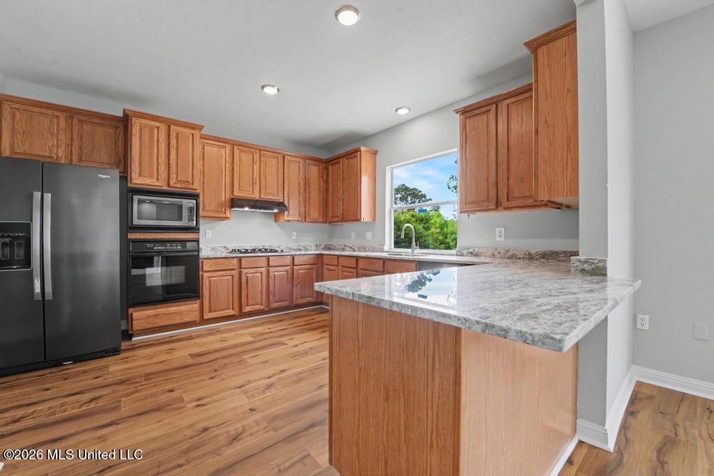8218 Groveland Road Property Photo 9
