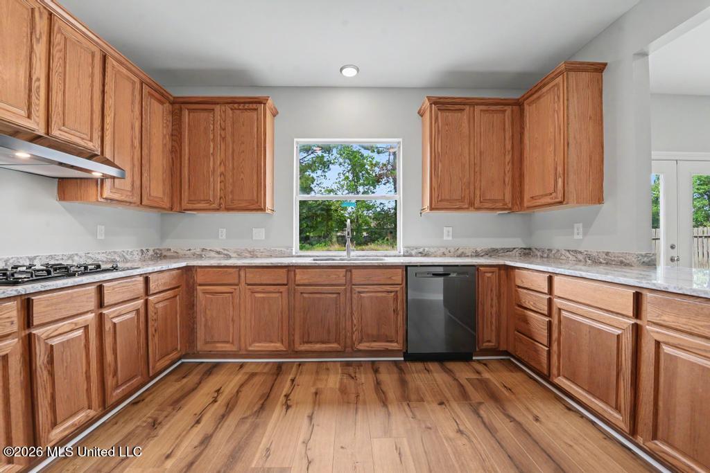 8218 Groveland Road Property Photo 10