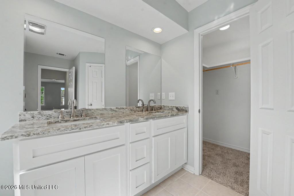 8218 Groveland Road Property Photo 16