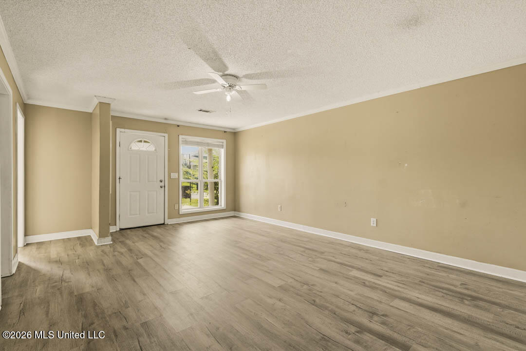 194 Hawthorne Drive Property Photo 4