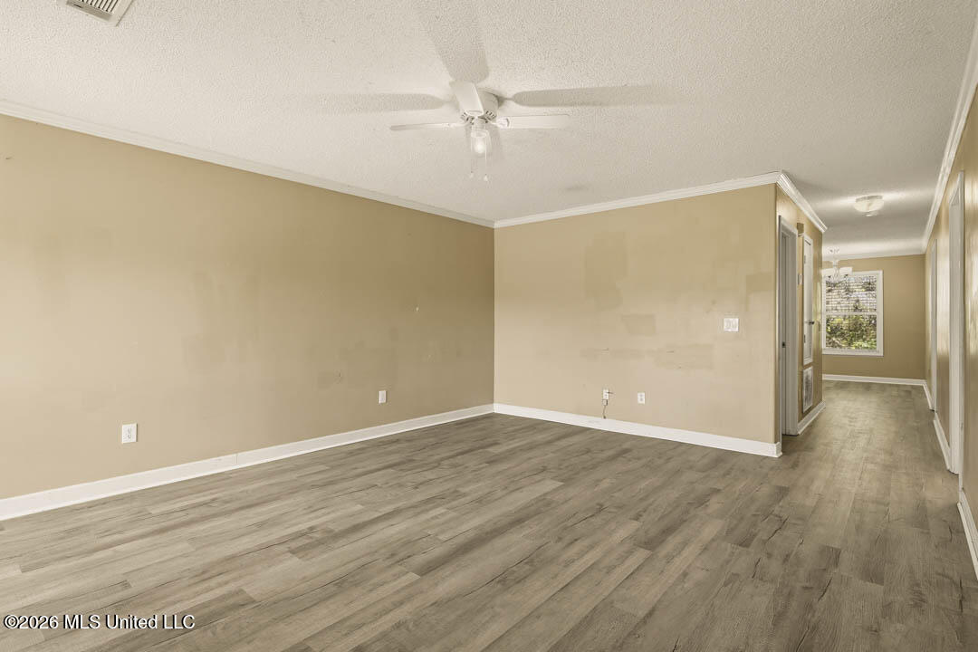194 Hawthorne Drive Property Photo 6