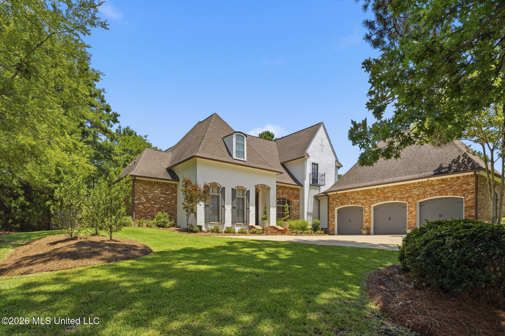 100 Cedar Woods Drive Property Photo 4