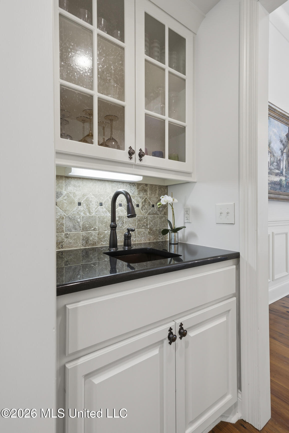 100 Cedar Woods Drive Property Photo 12