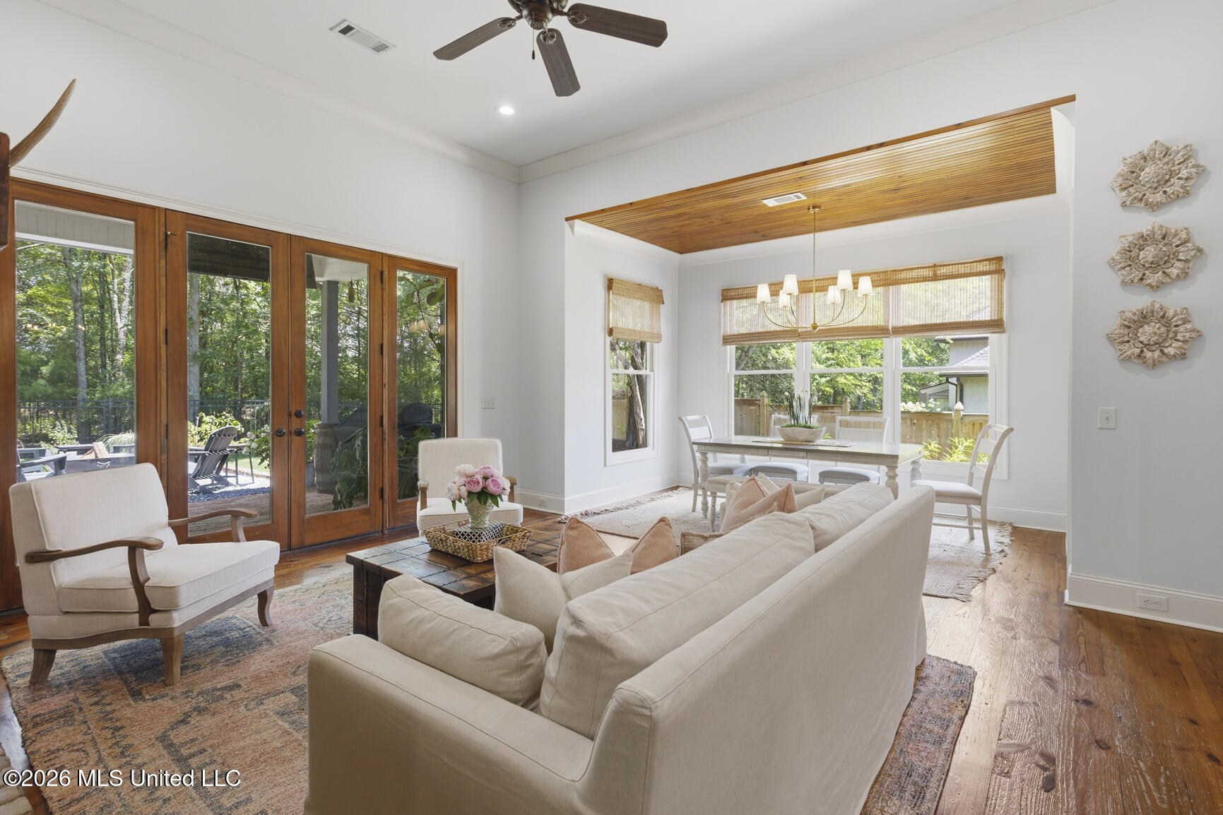 100 Cedar Woods Drive Property Photo 13