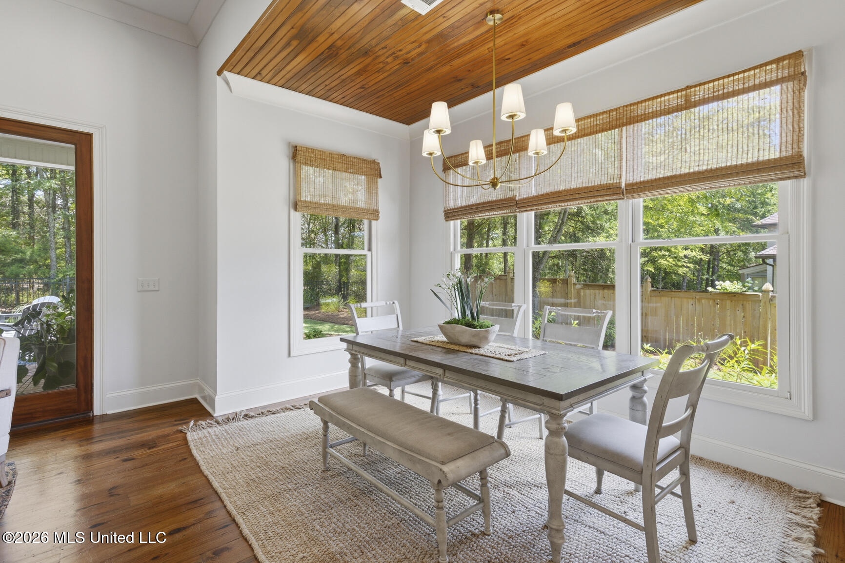 100 Cedar Woods Drive Property Photo 17