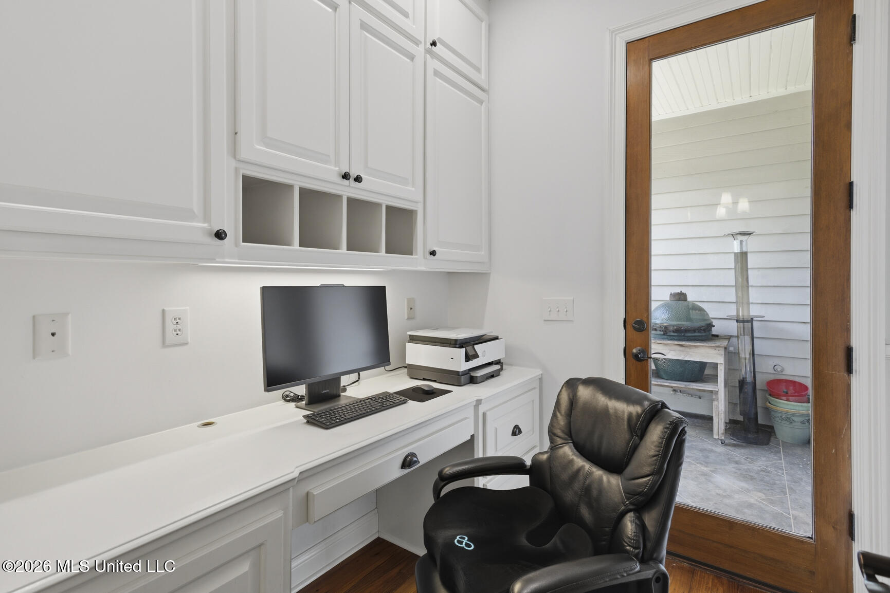 100 Cedar Woods Drive Property Photo 18