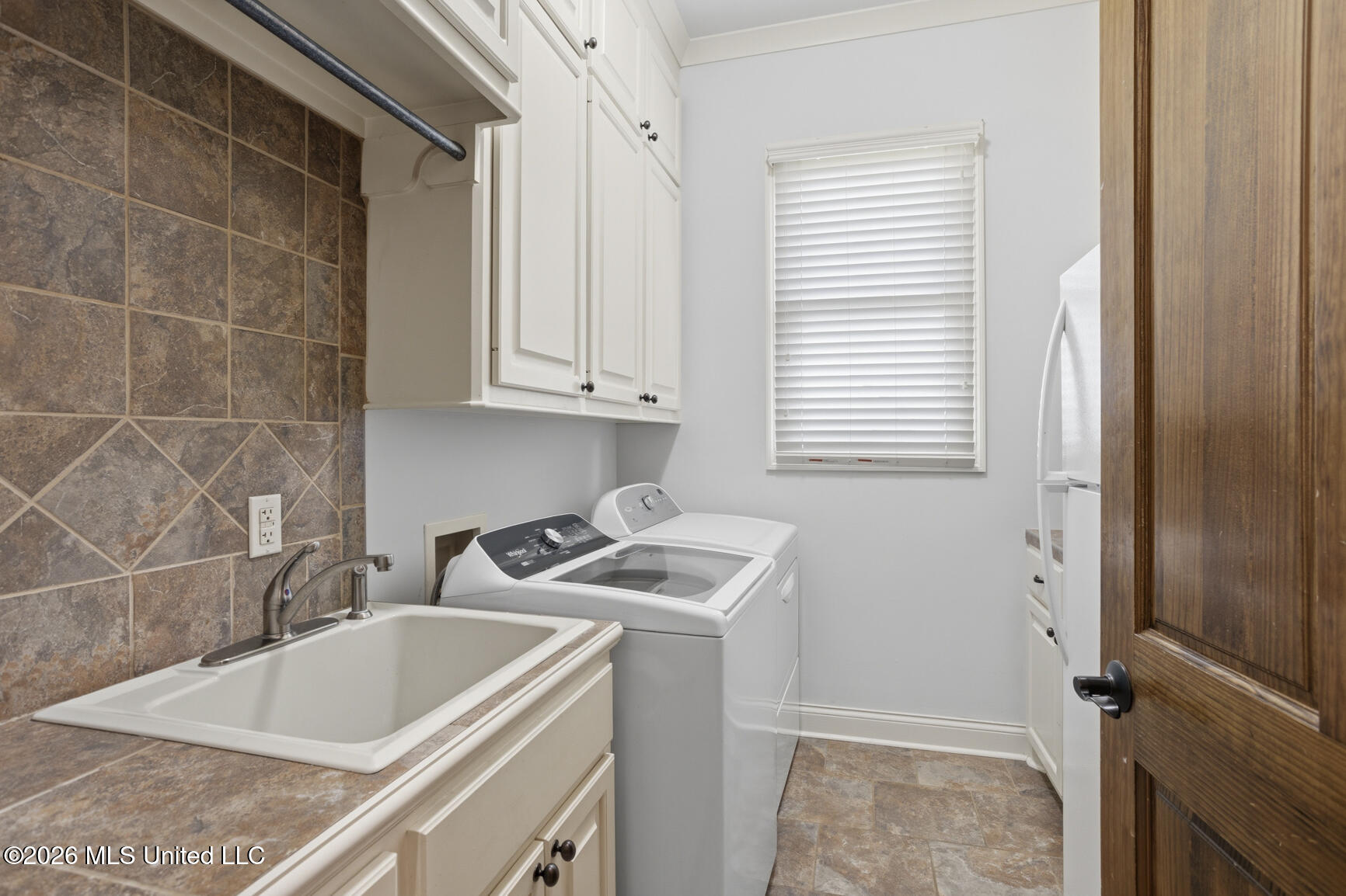 100 Cedar Woods Drive Property Photo 28