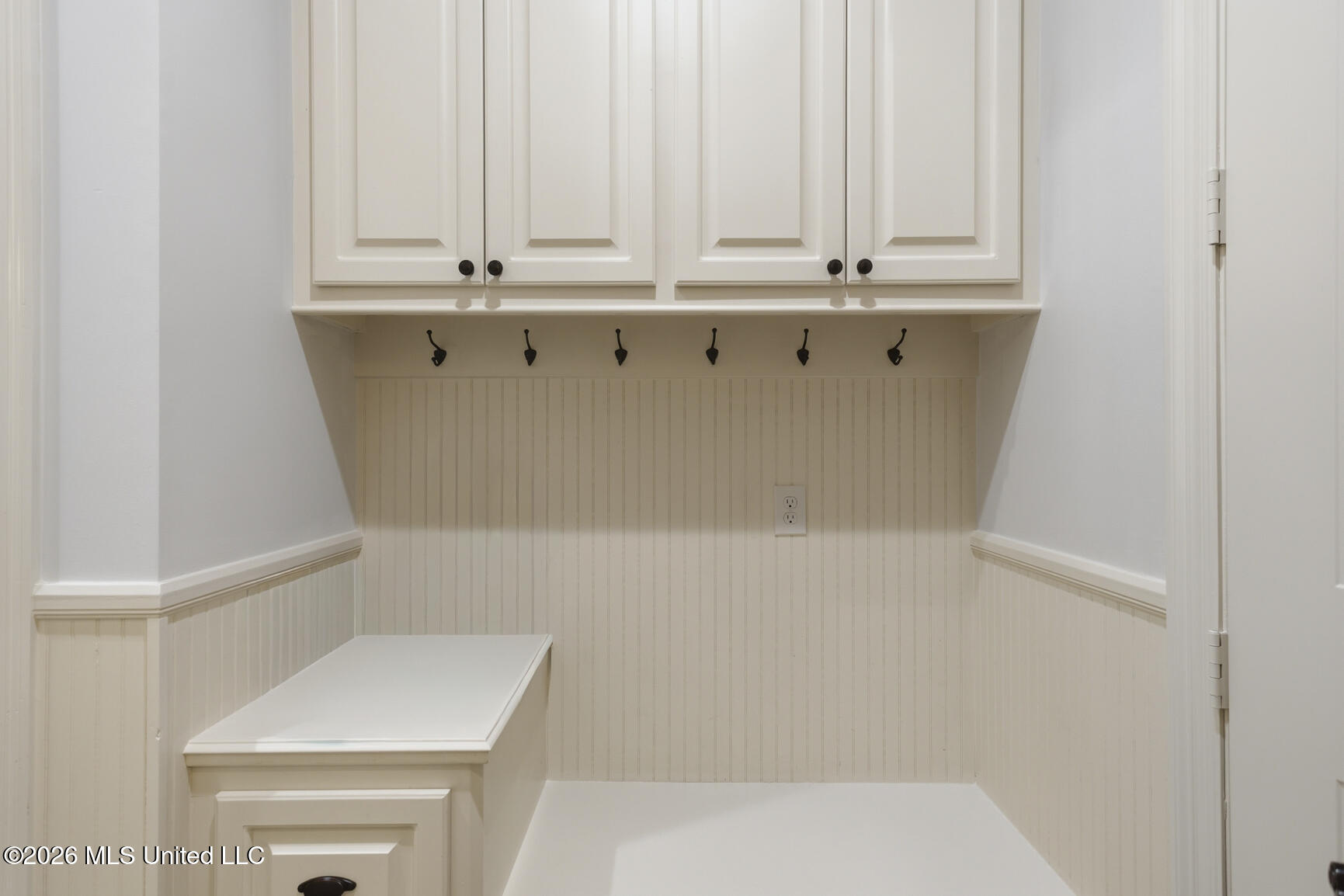 100 Cedar Woods Drive Property Photo 31