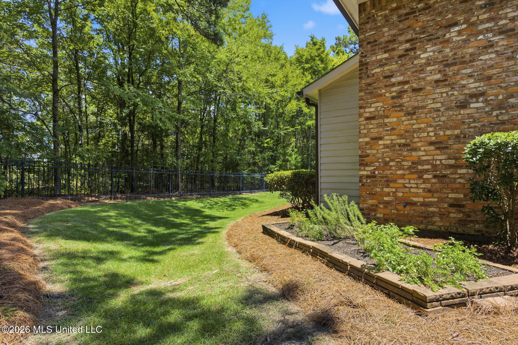 100 Cedar Woods Drive Property Photo 54