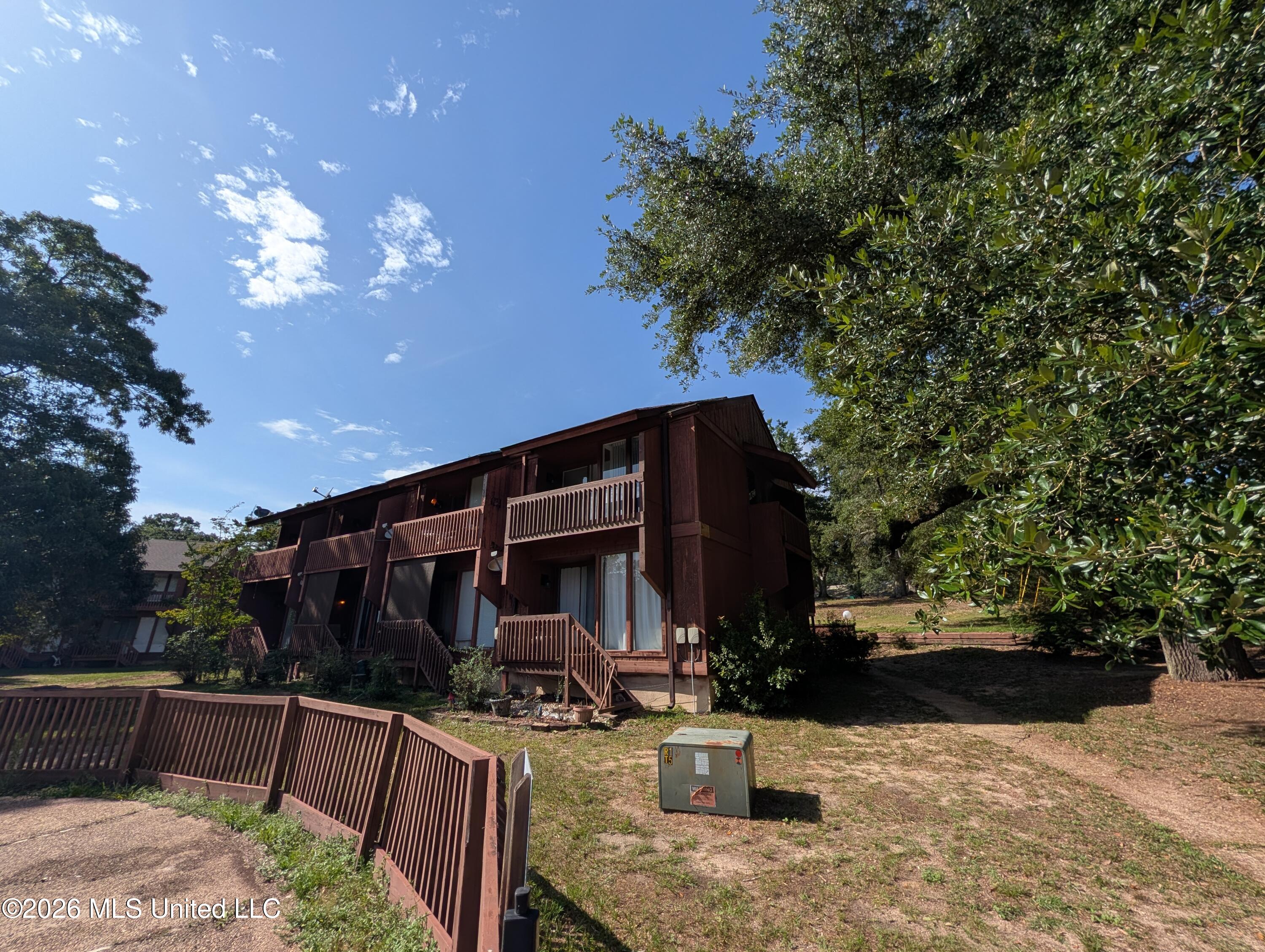 232 Lakeside Villla Property Photo 3