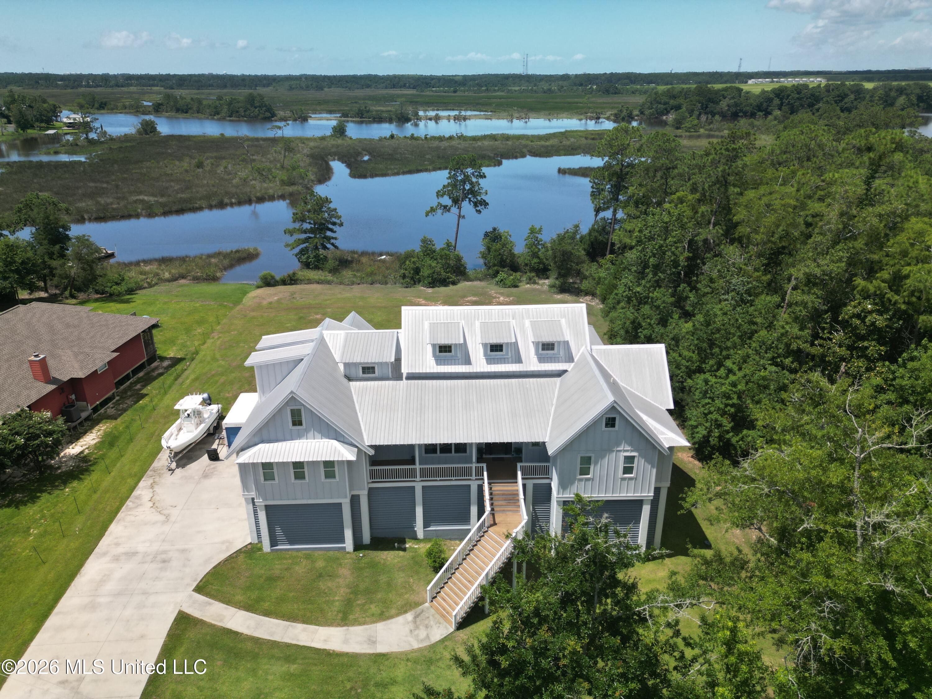 10565 Shorecrest Road Property Photo 1