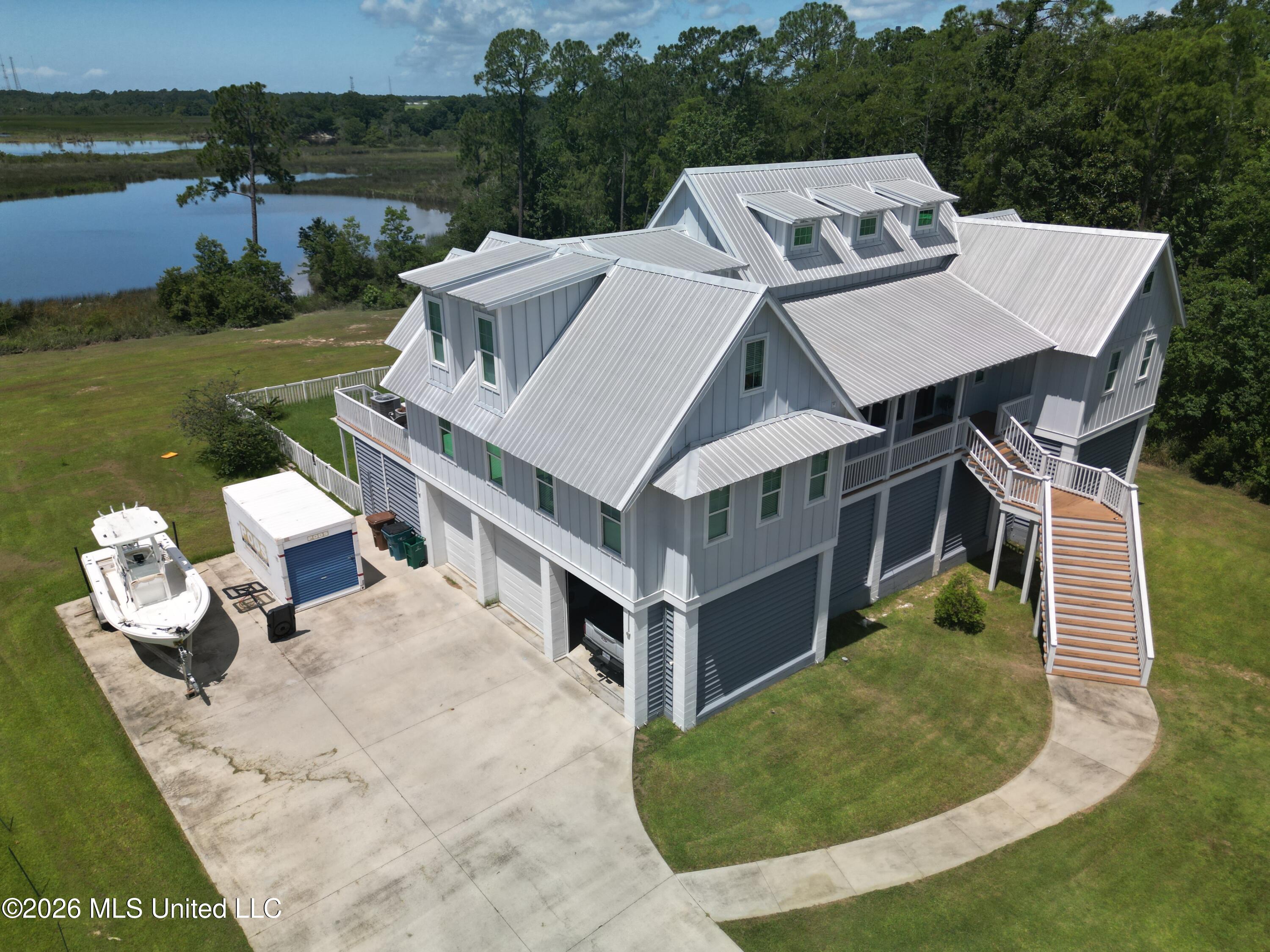 10565 Shorecrest Road Property Photo 2