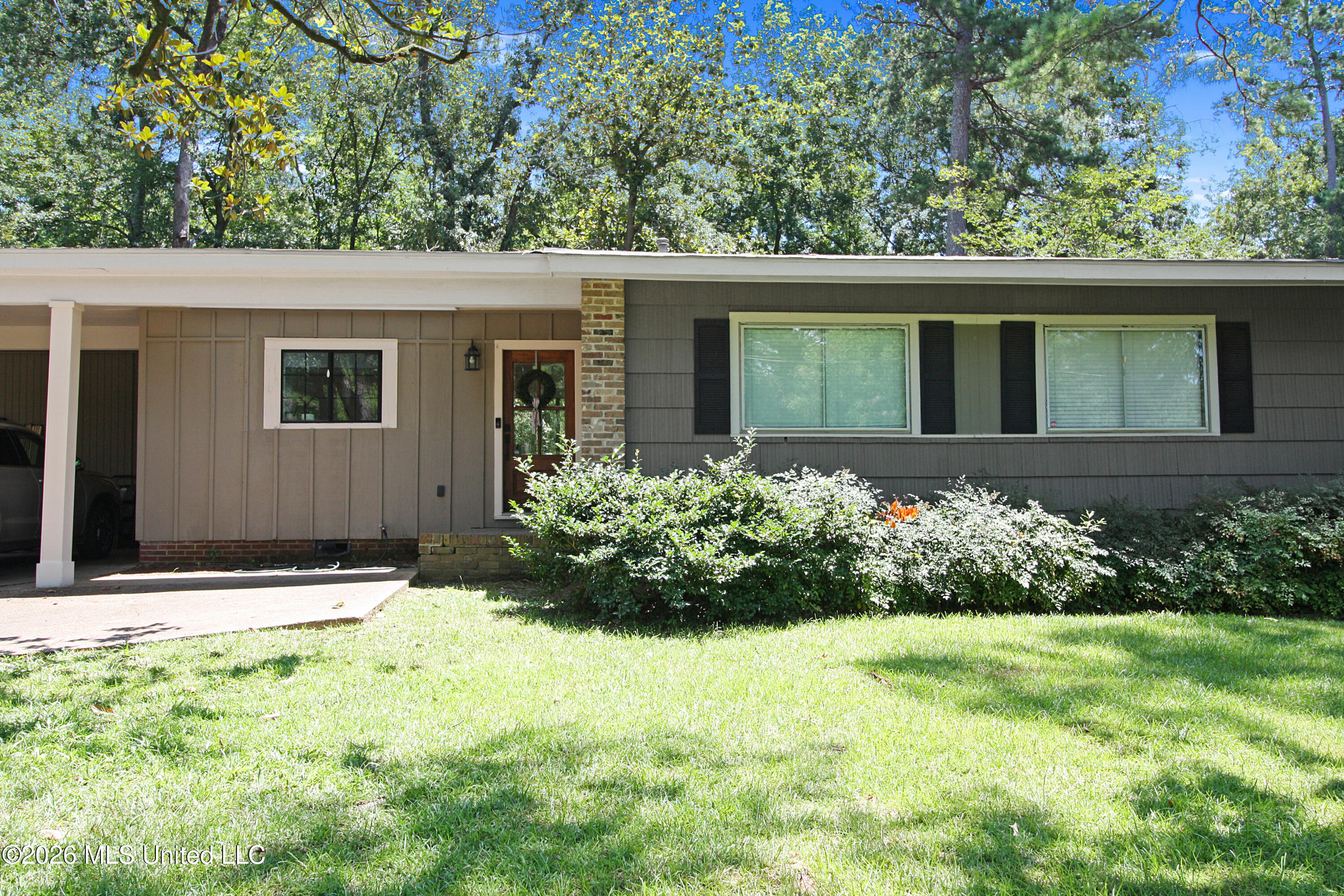 4038 Berkley Drive Property Photo 3